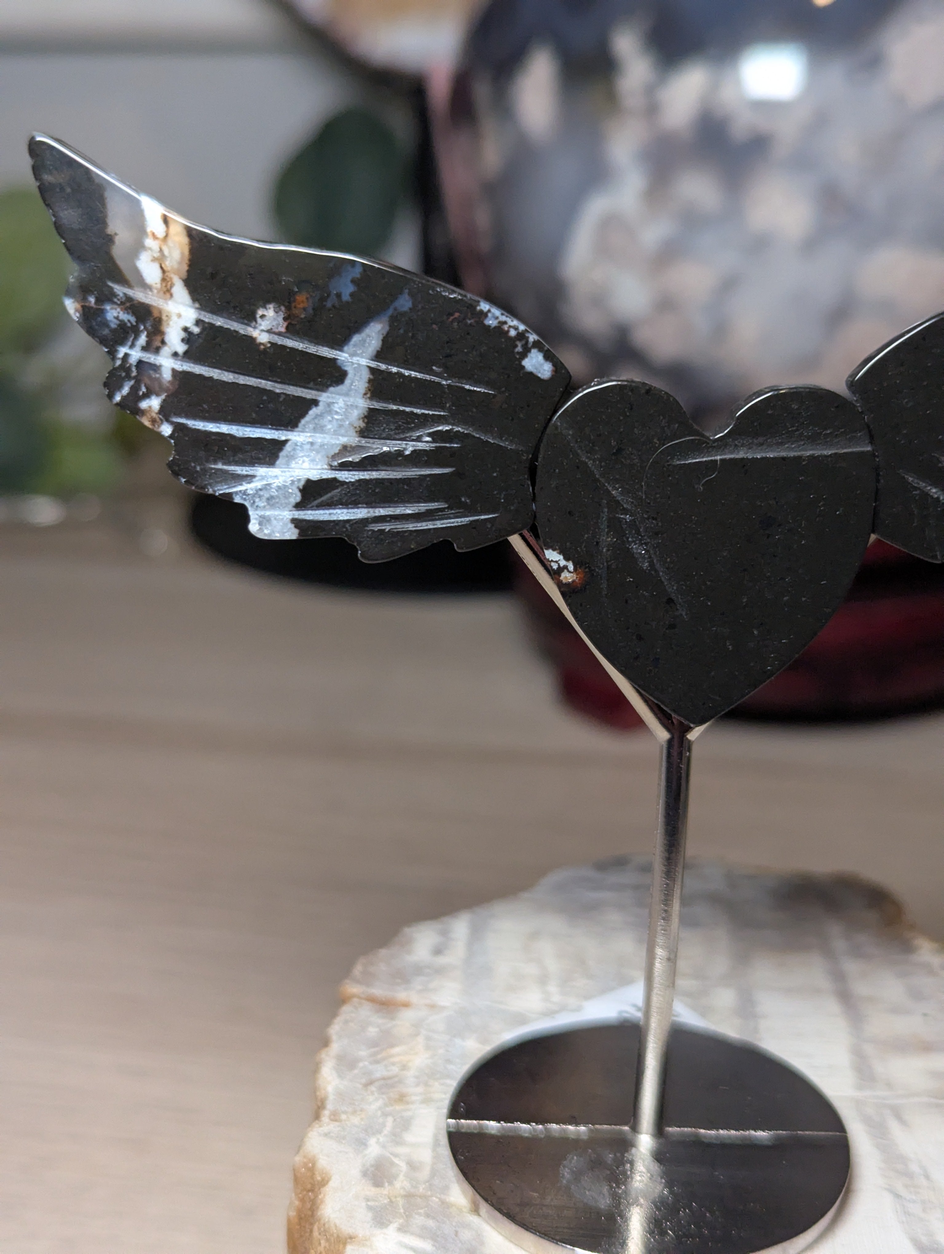 Beautiful crystal heart with wings 💕