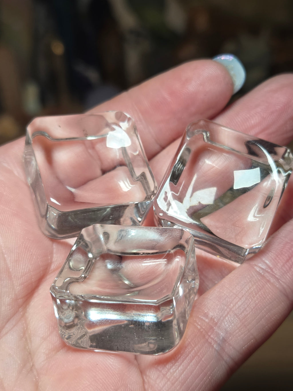 Glass sphere stand