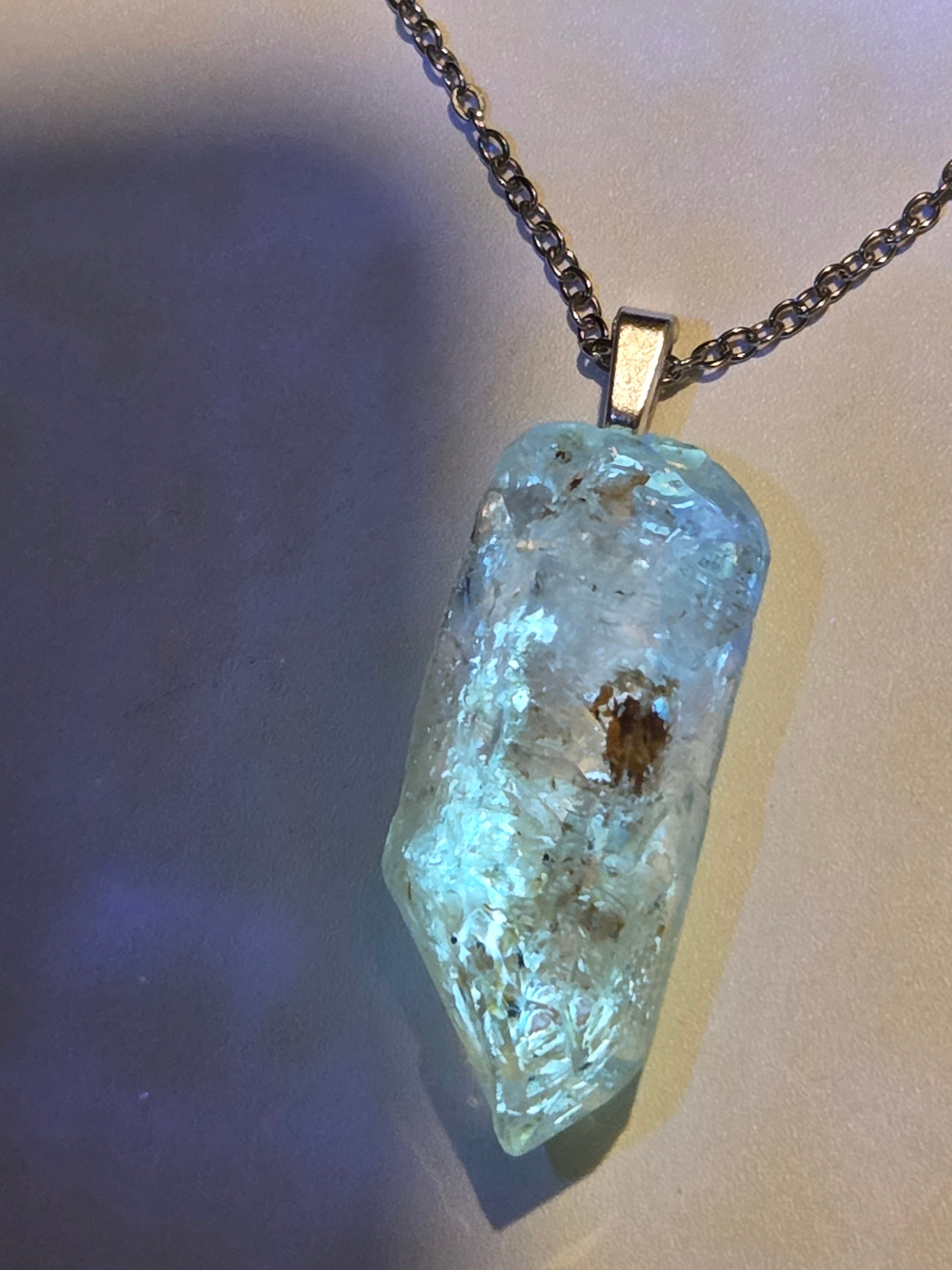 Petroleum crystal handmade necklace UV reaction