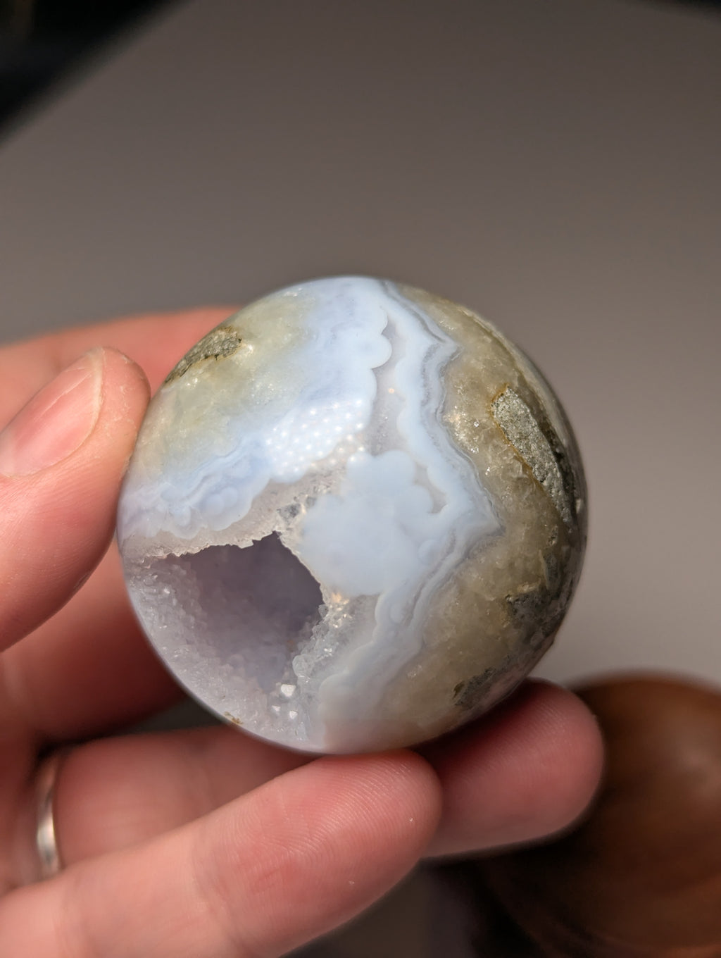 Blue lace agate with open duzy