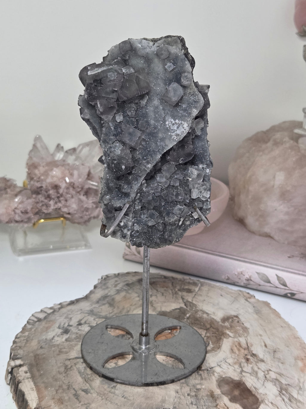 Fluorite and sphalerite specimen with stand
