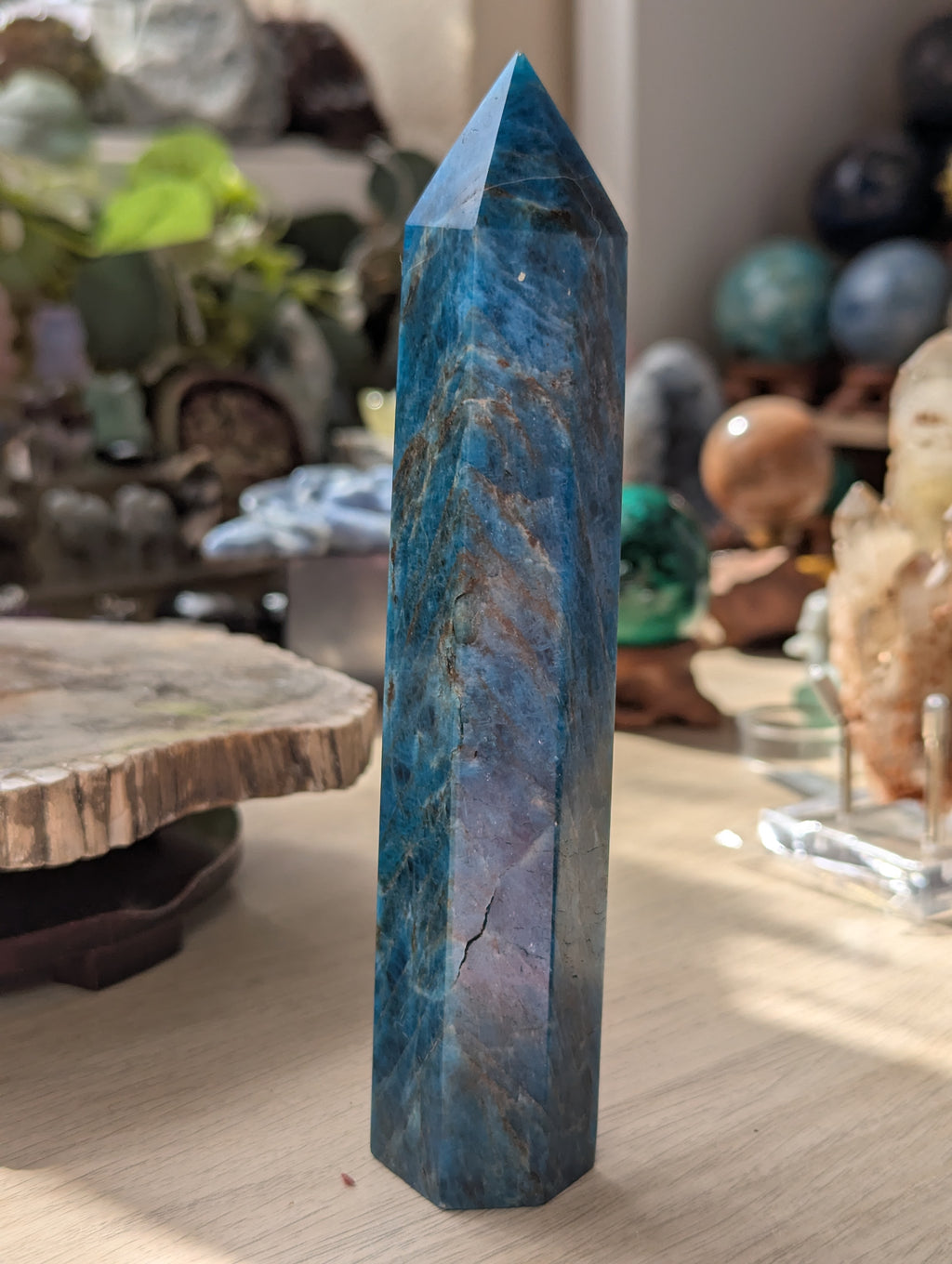 Amazing large Apatie crystal tower carving 16cm