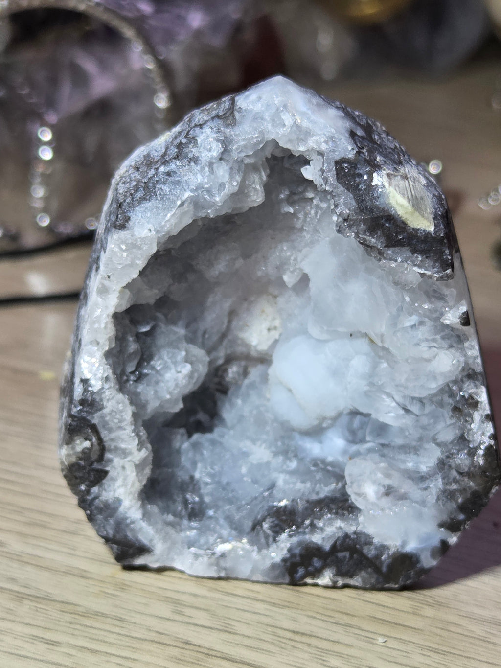 Mexican agate crystal Geode tower Green UV