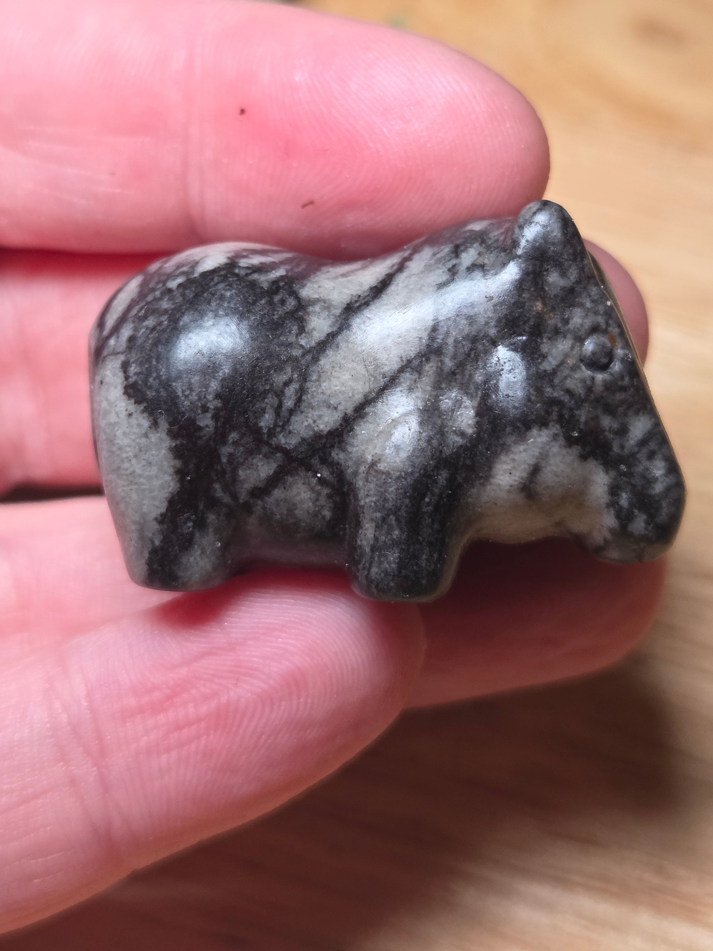 Spider web Jasper crystal Hippo carving