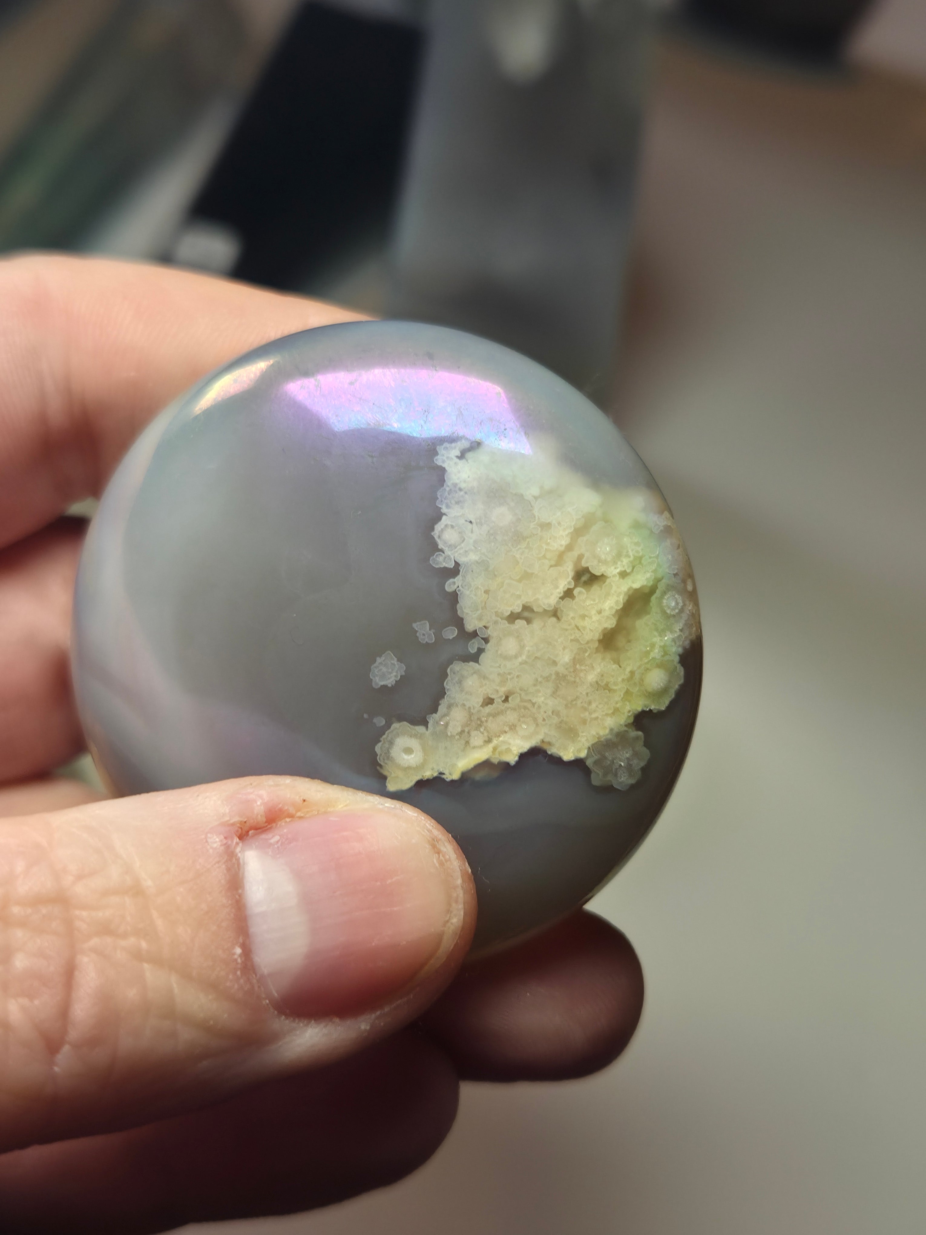 Flower agate  palm stone