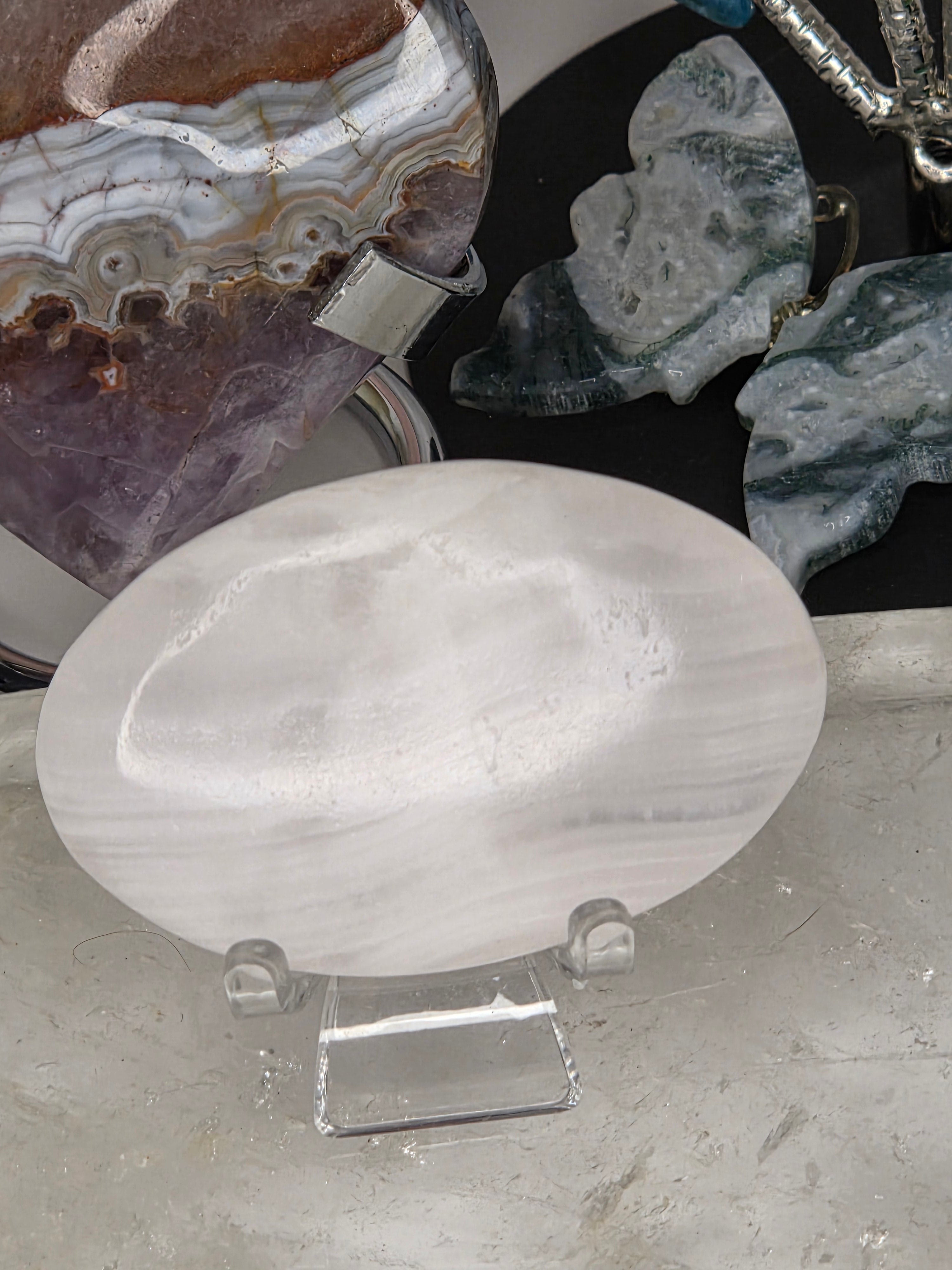 Mango calcite crystal palm stone