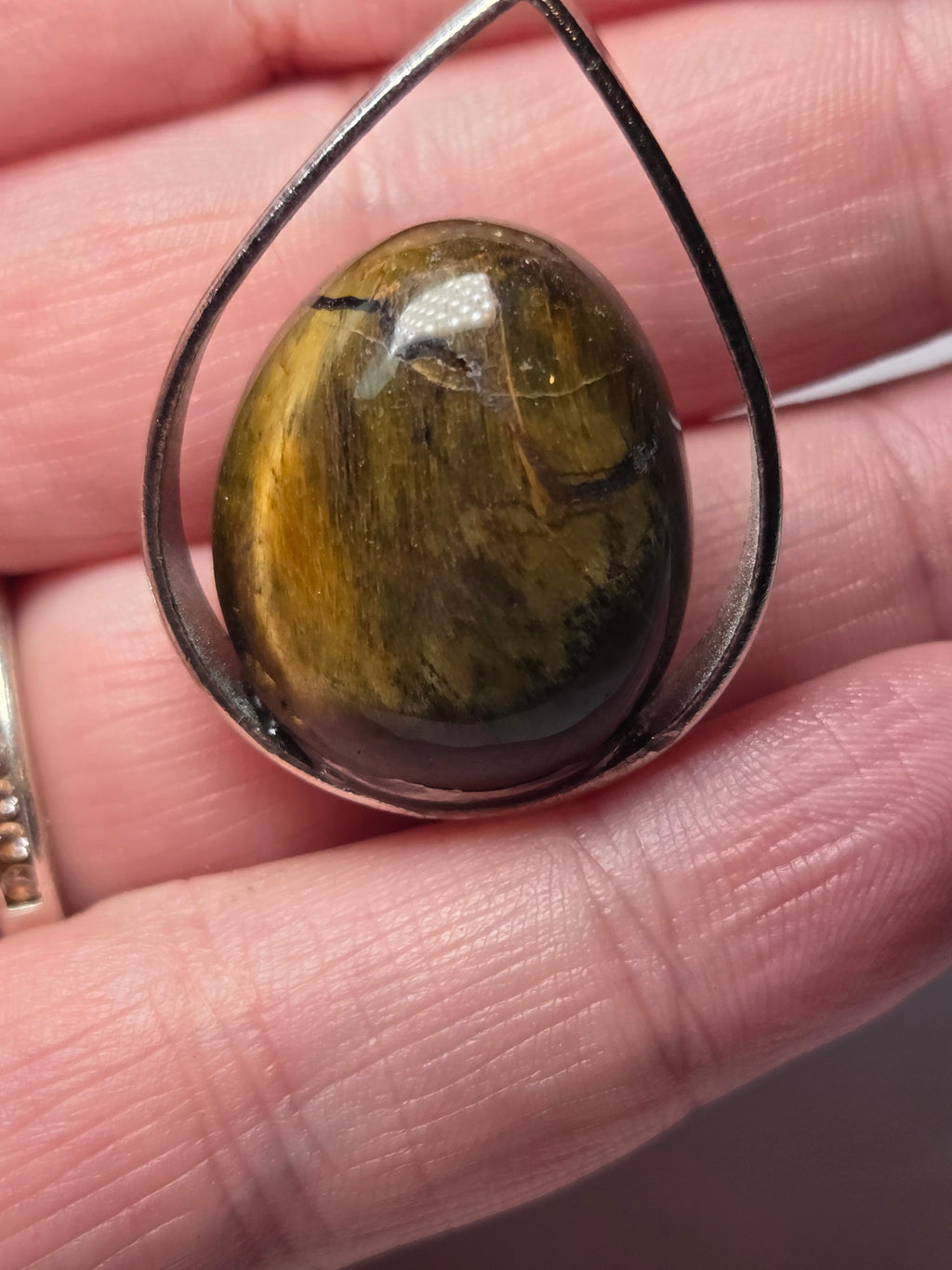 Tigers eye crystal necklace carving