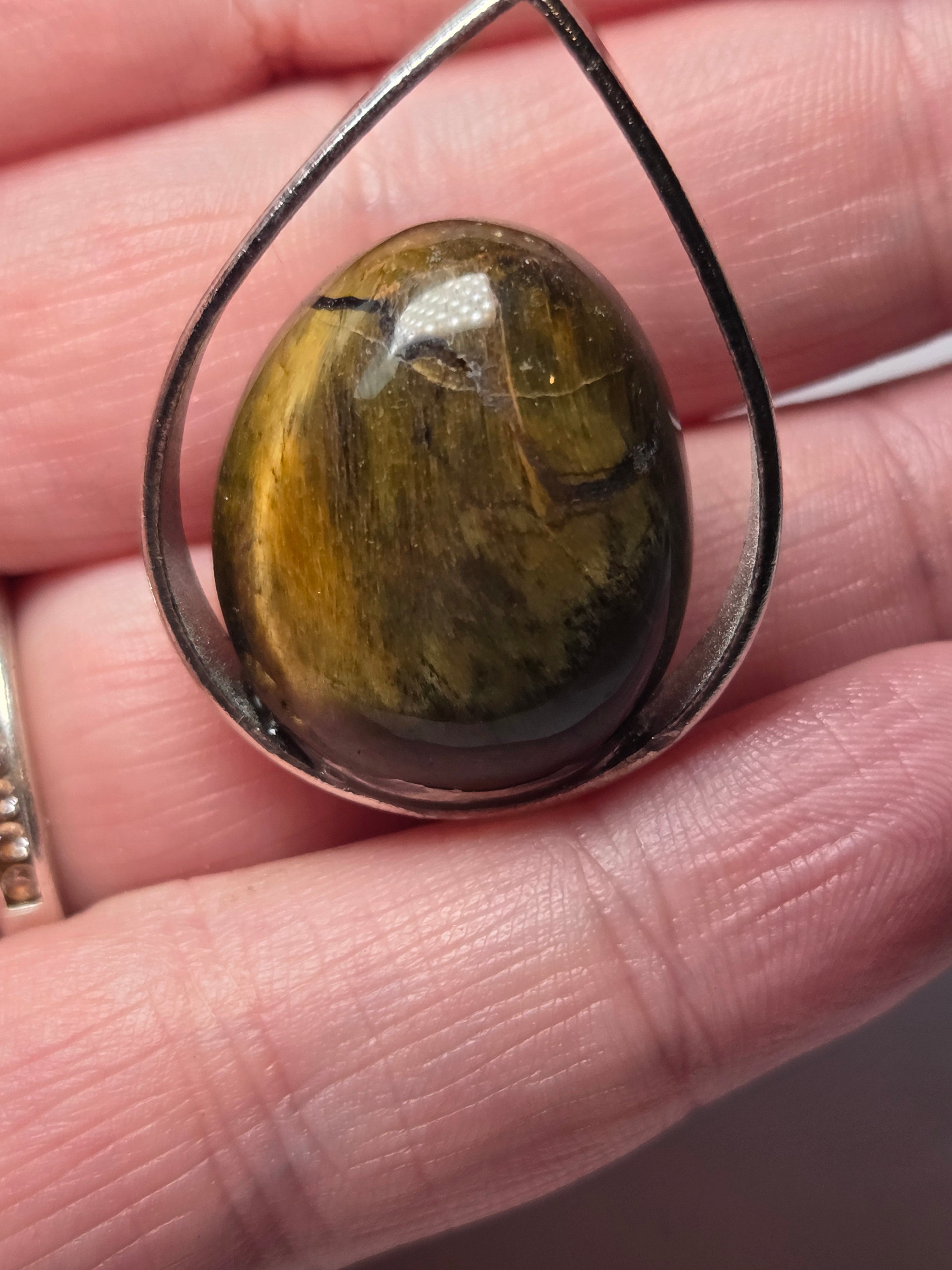 Tigers eye crystal necklace carving
