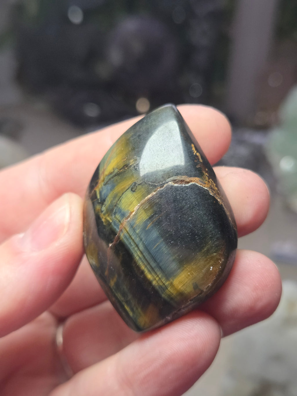 Tigers eye palm stone
