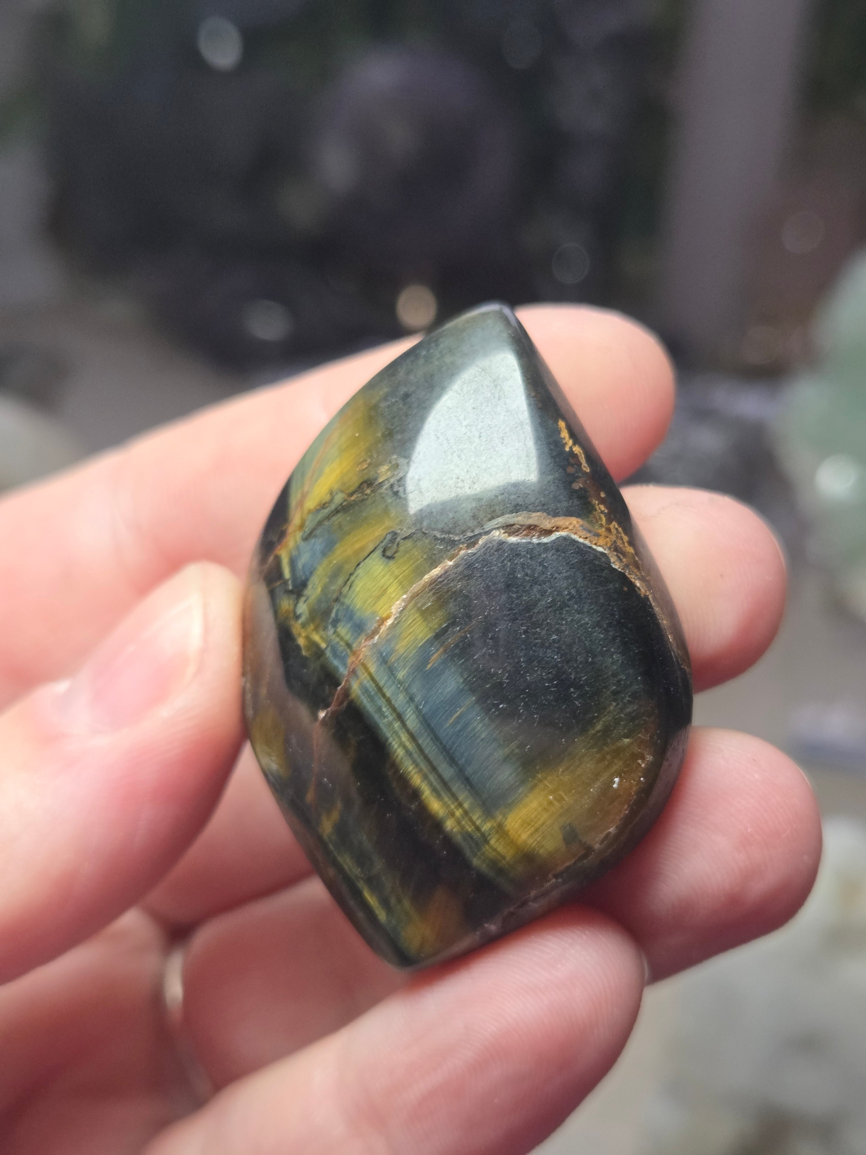 Tigers eye palm stone