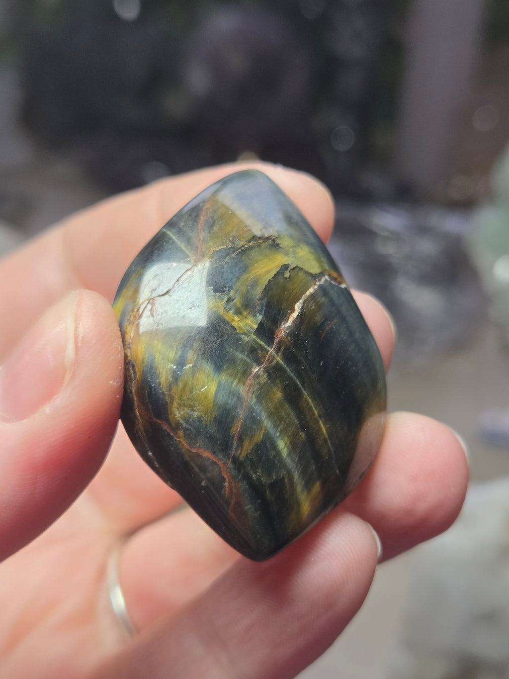 Tigers eye palm stone