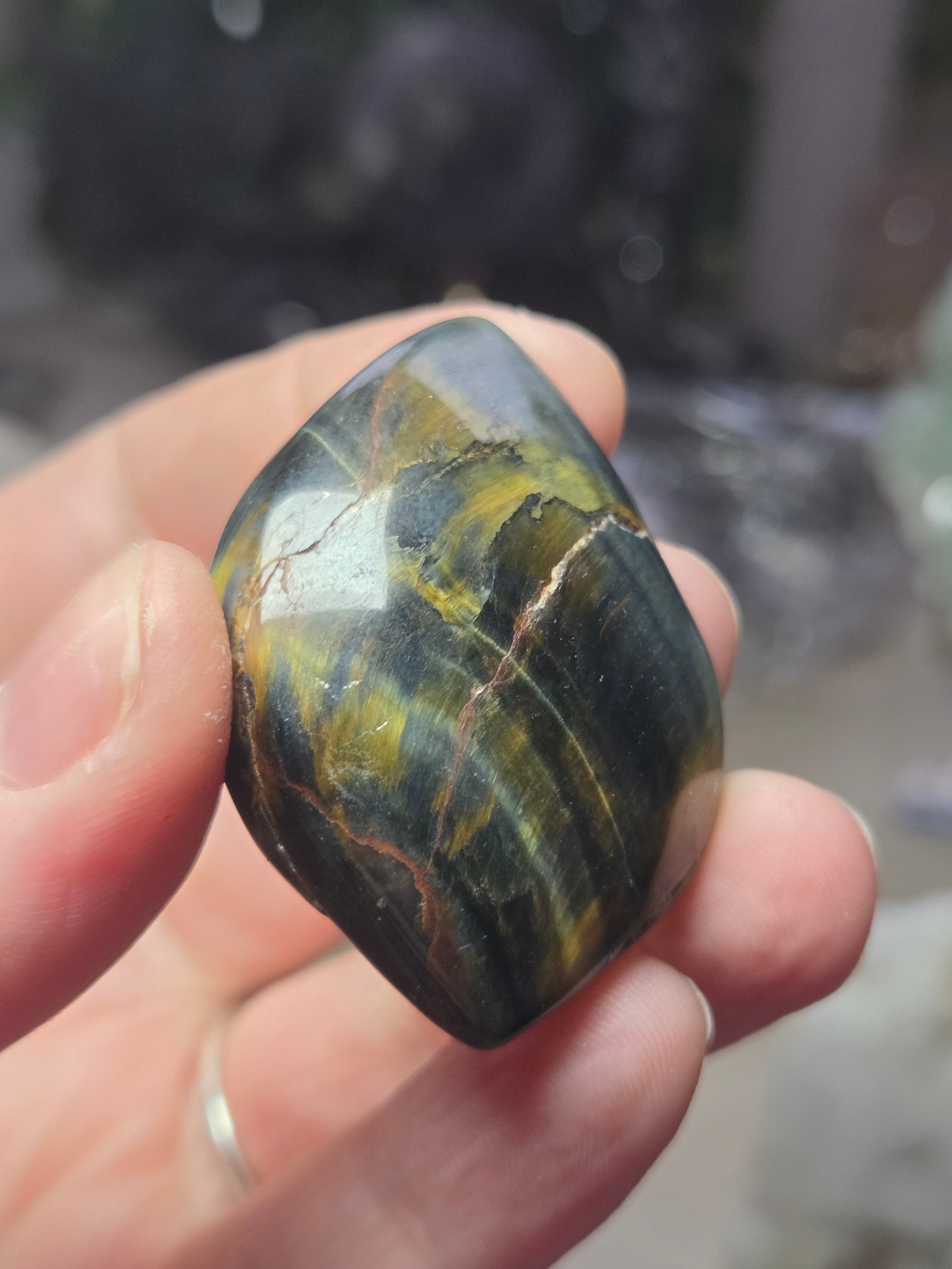 Tigers eye palm stone