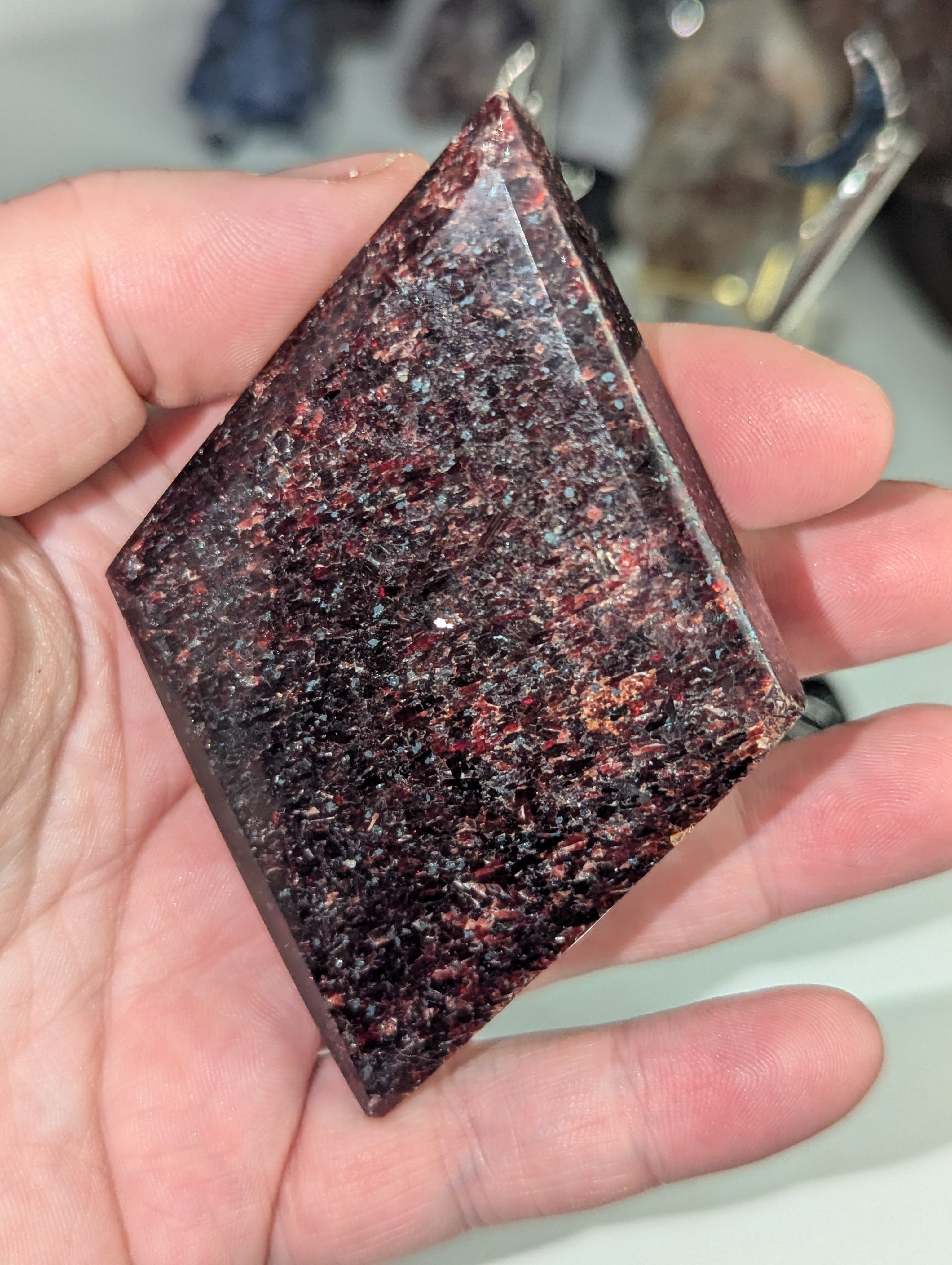 Red mica crystal Rhombus diamond carving with stand