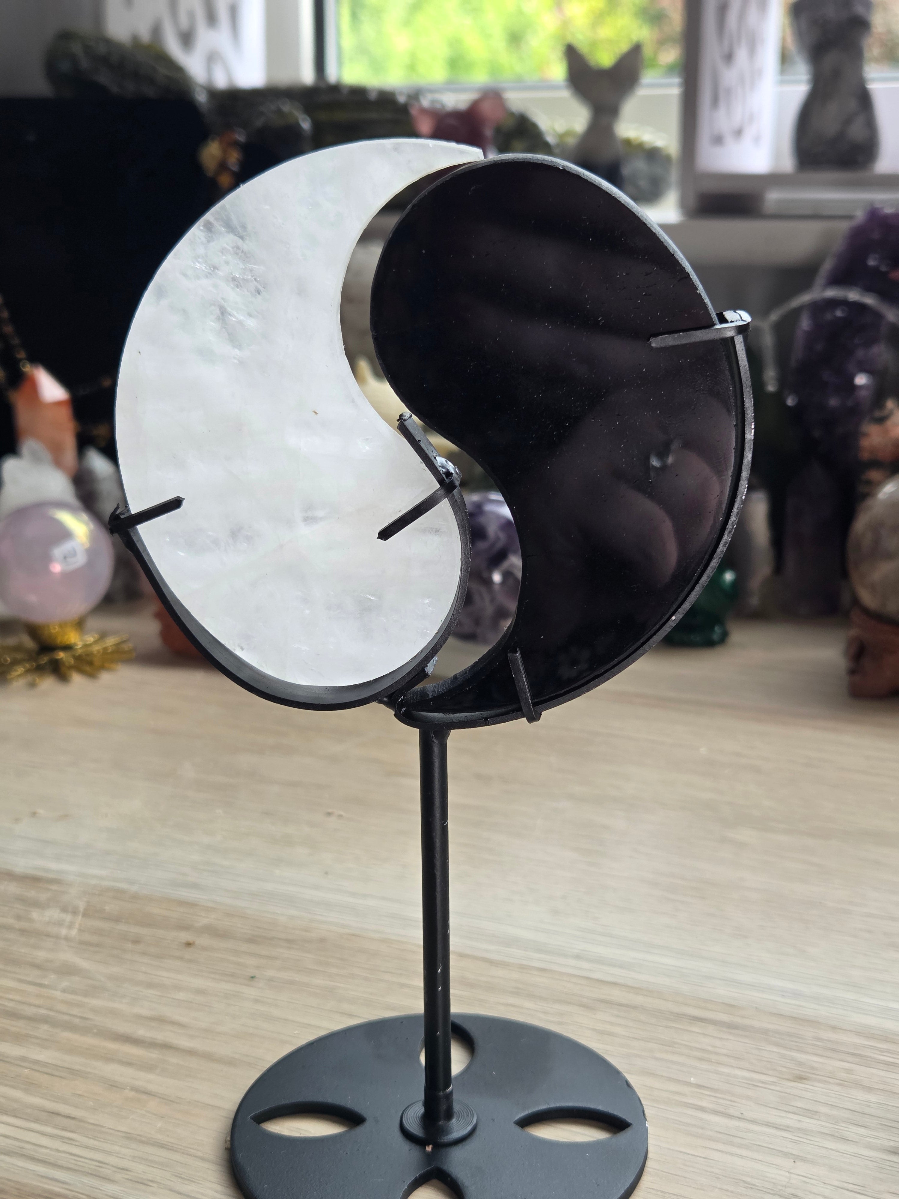 Ying and yang crystal with Stand