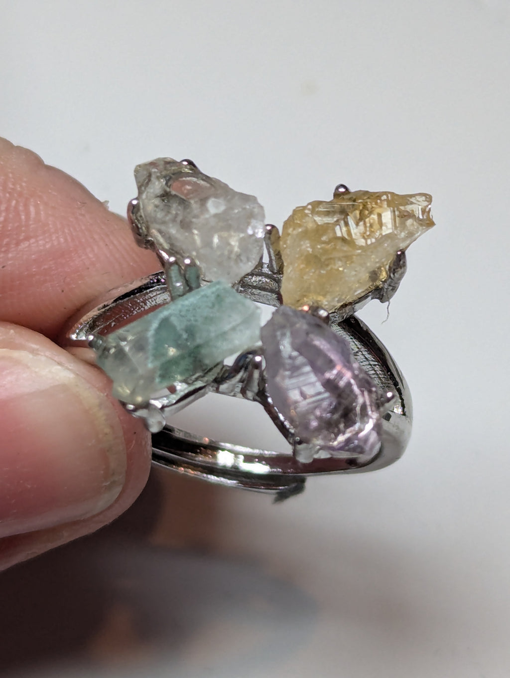 Crystal specimen adjustable ring