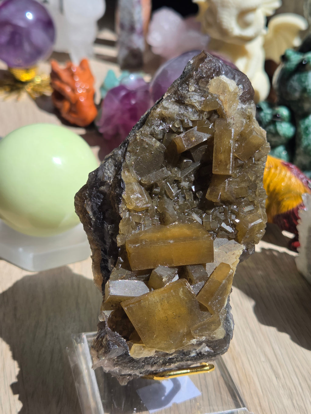 This golden Barite specimen
