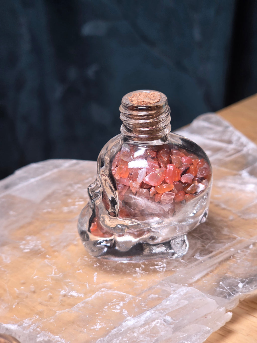 Crystal chips in skull carving