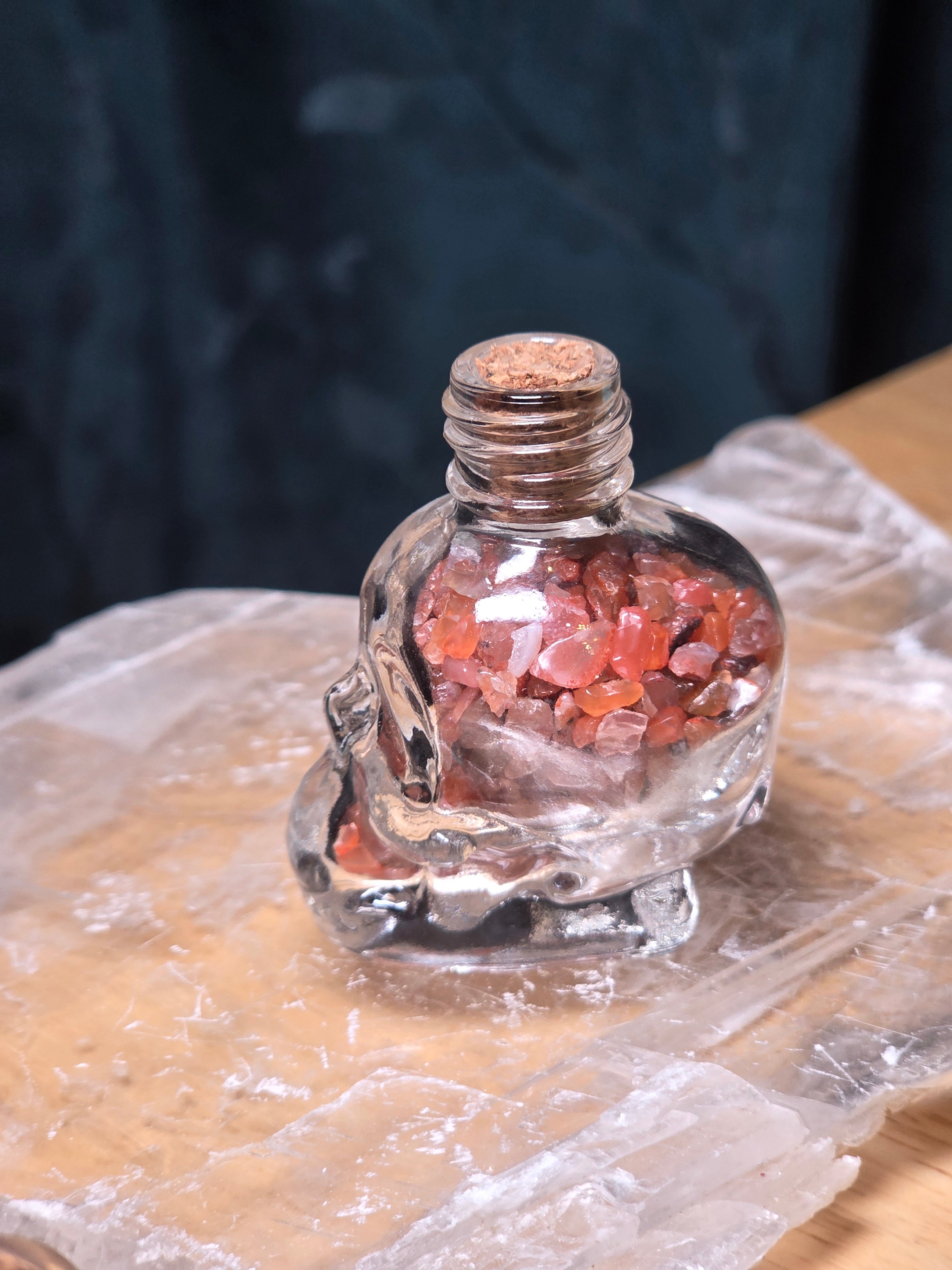 Crystal chips in skull carving
