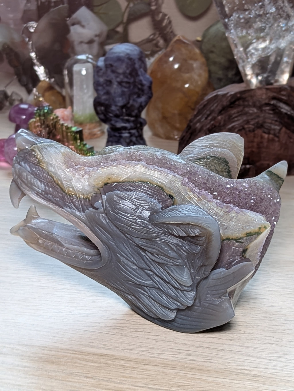 Large Amethyst Agate crystal Wolf carving