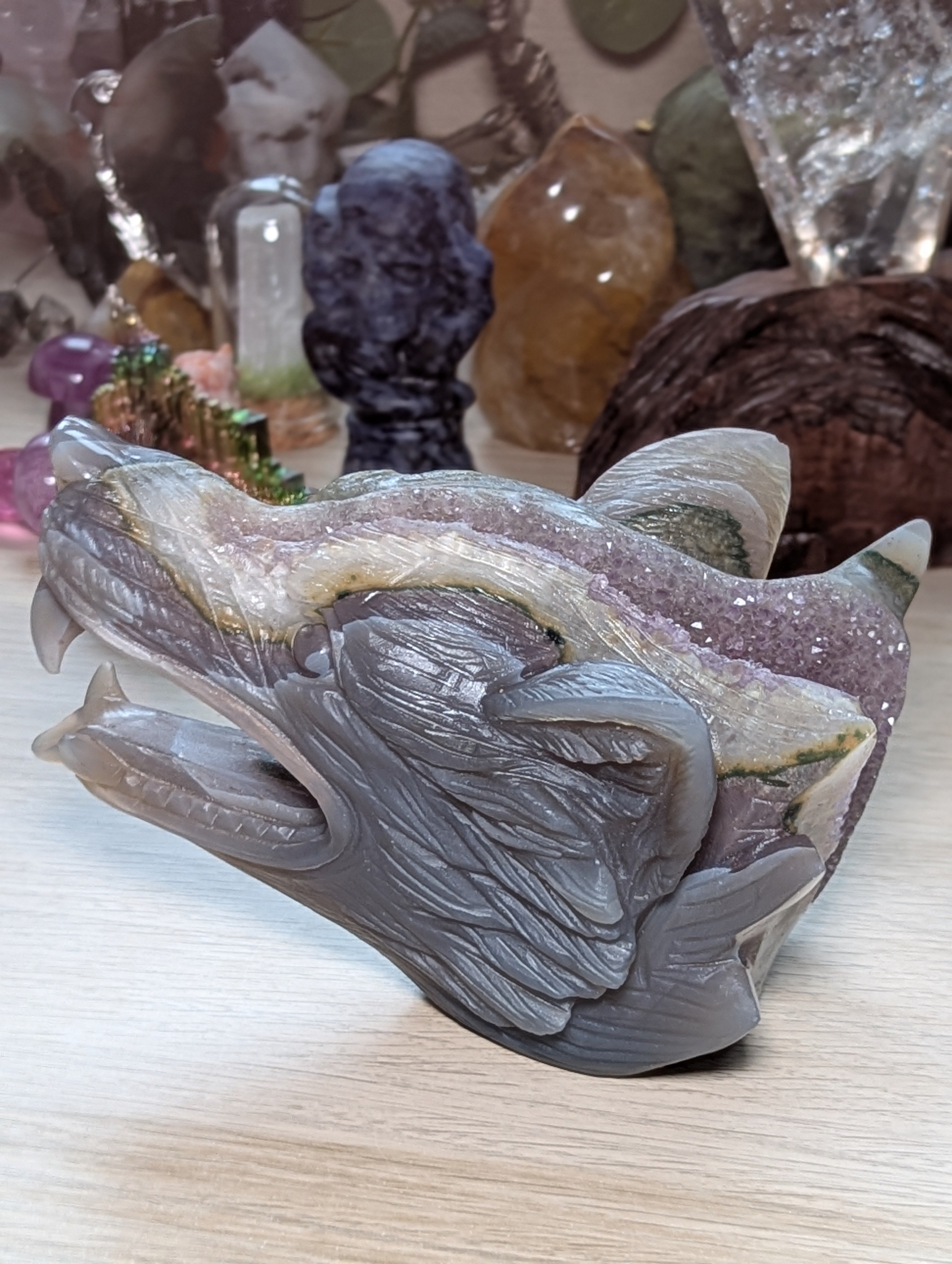 Large Amethyst Agate crystal Wolf carving