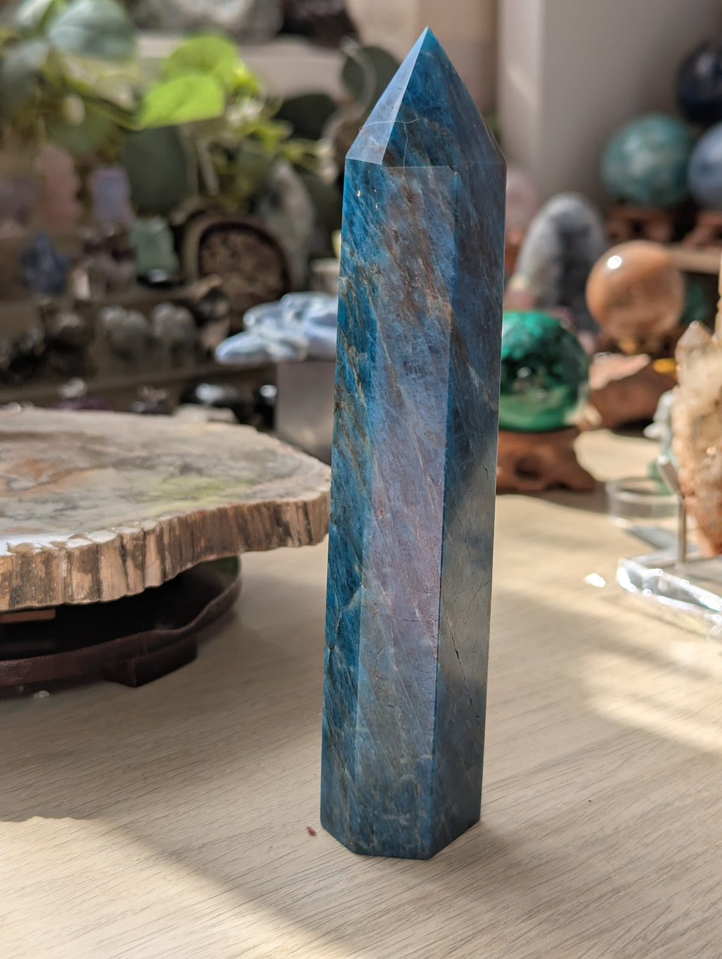 Amazing large Apatie crystal tower carving 16cm