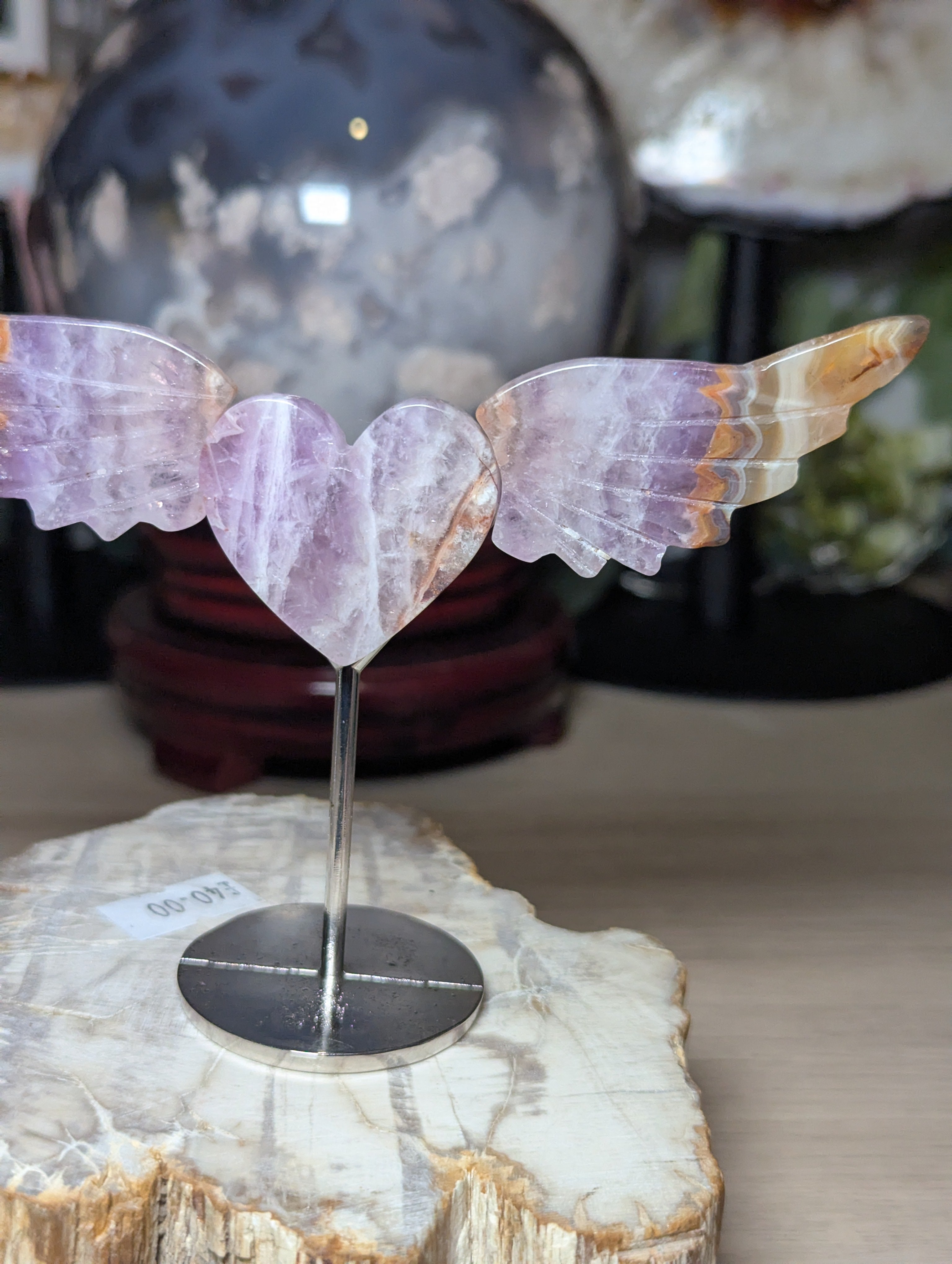 Beautiful crystal heart with wings 💕