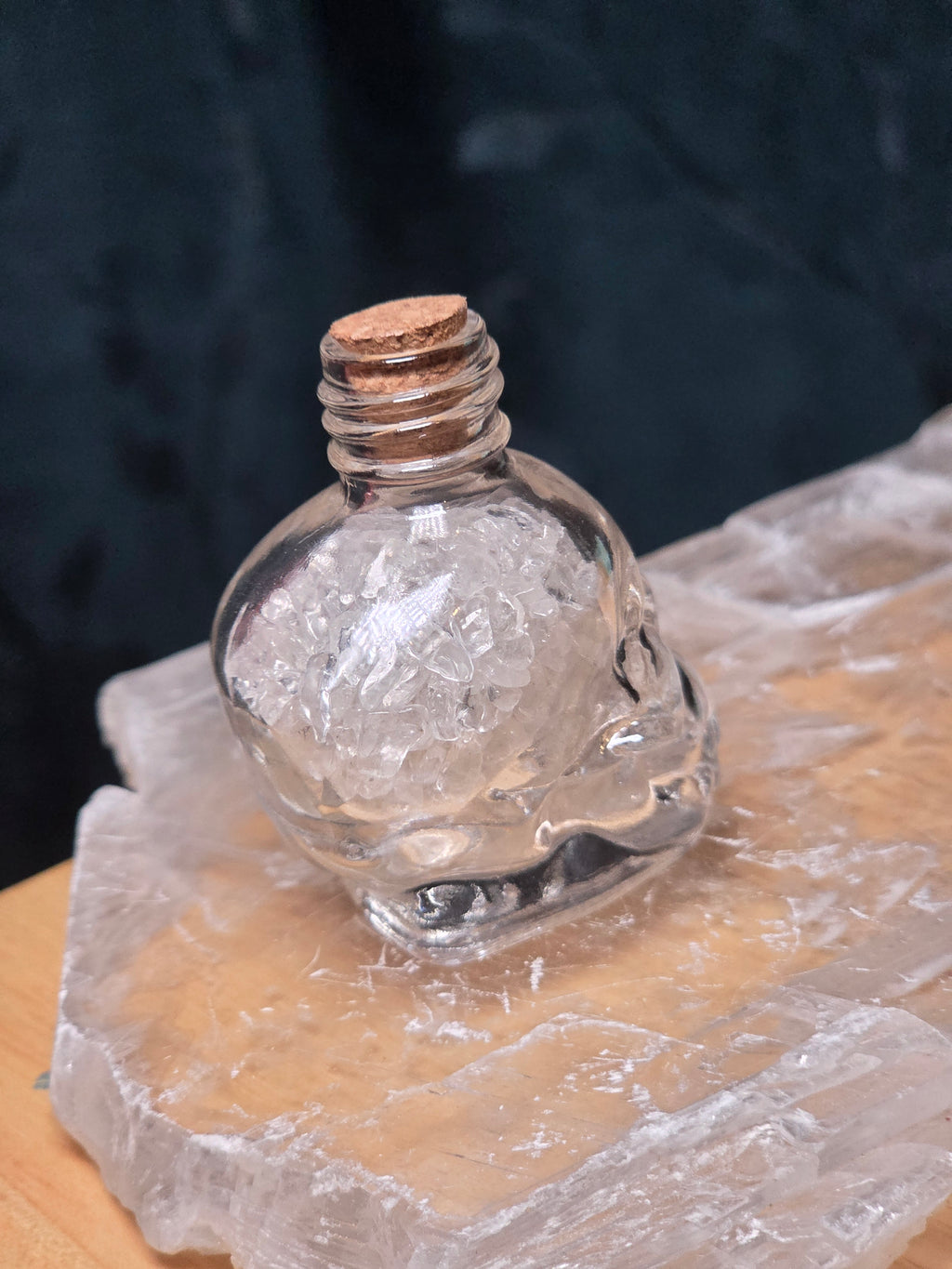 Crystal chips in skull carving