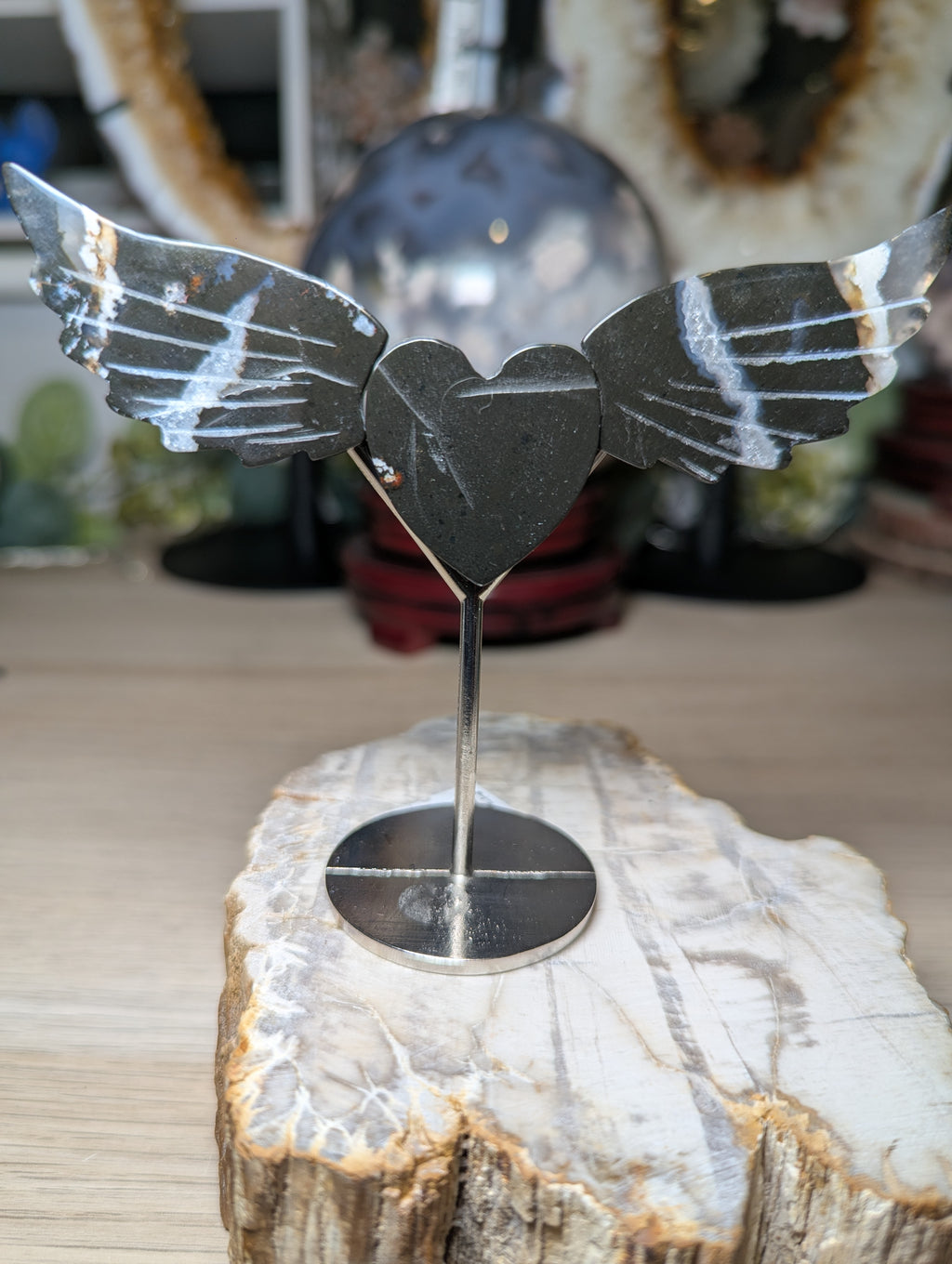 Beautiful crystal heart with wings 💕