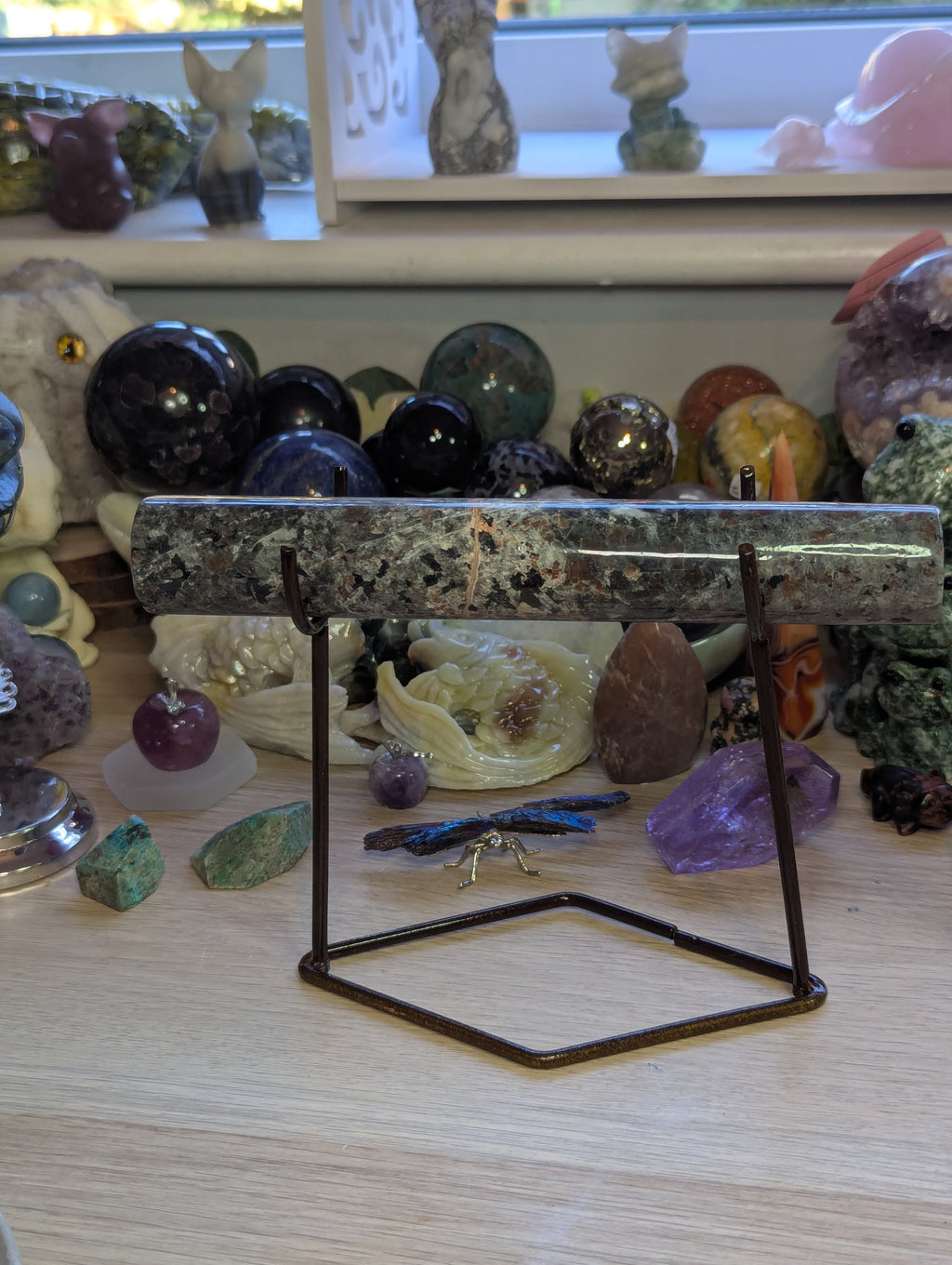 Yooperlite crystal bracelet stand