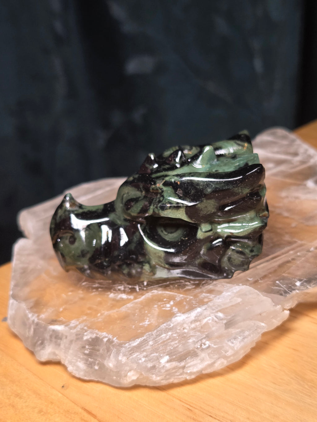 Green jade crystal dragon head carving