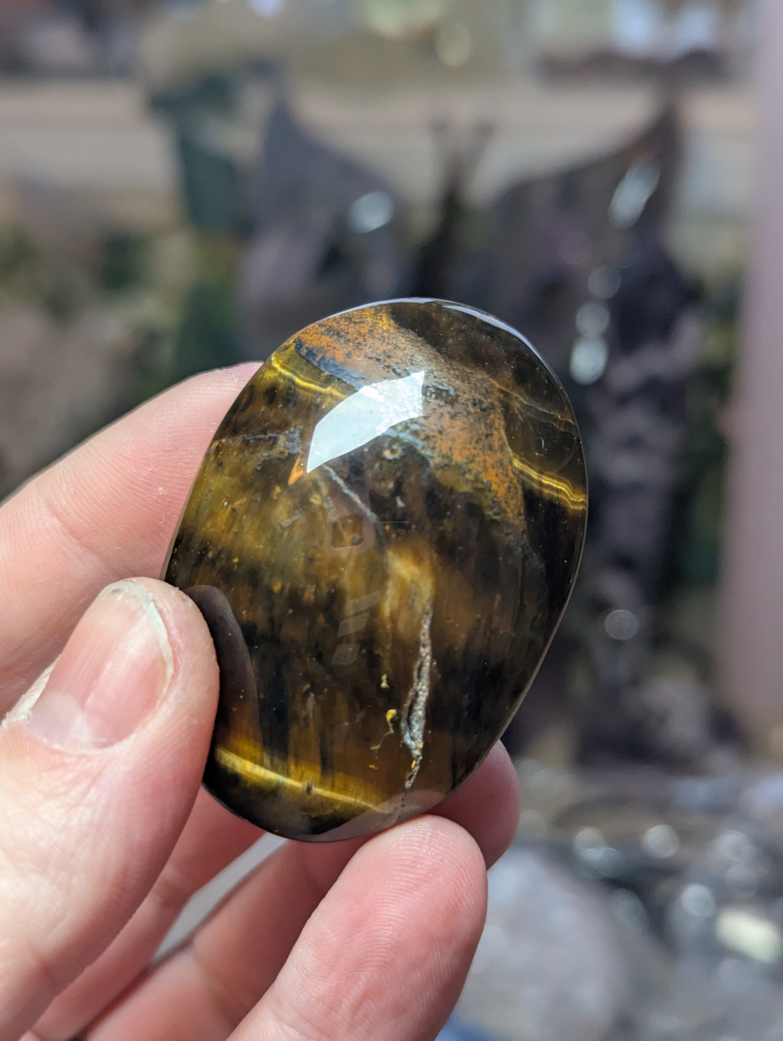 Tigers eye crystal palm stone