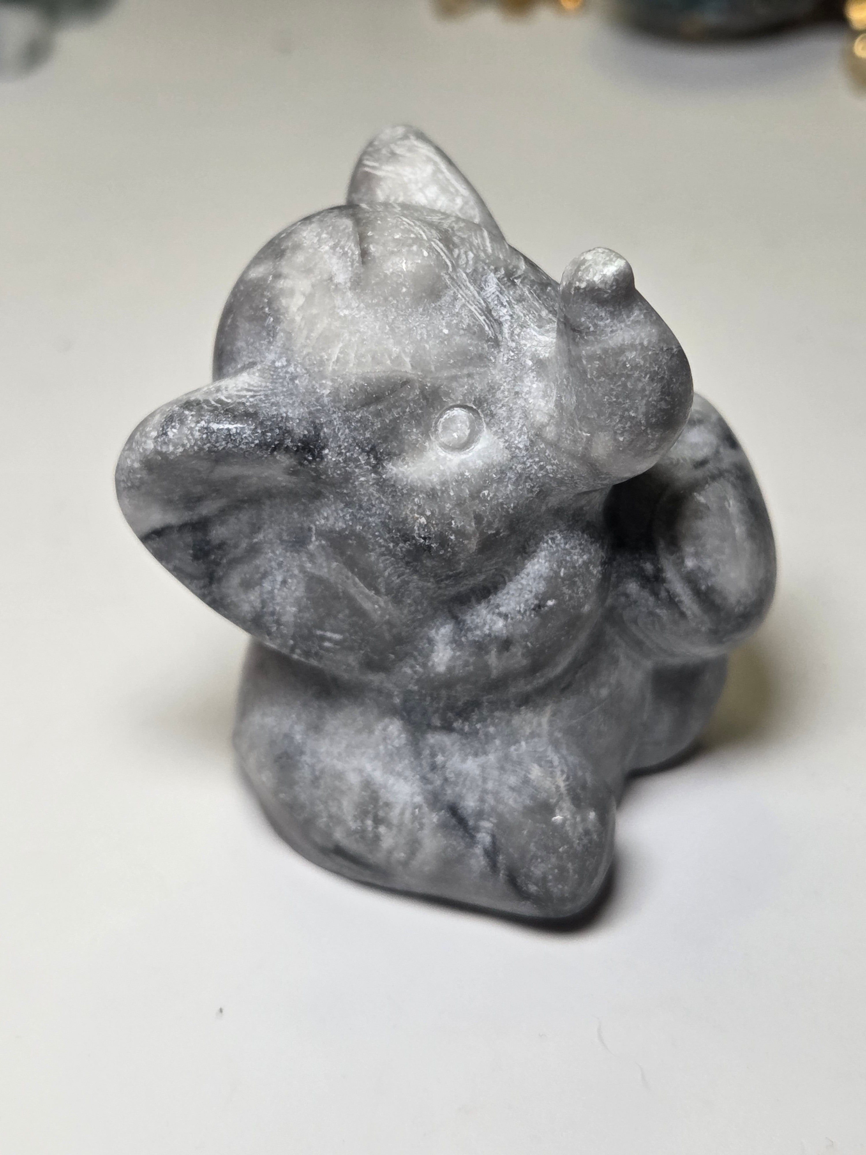 Chi tai crystal Elephant carving