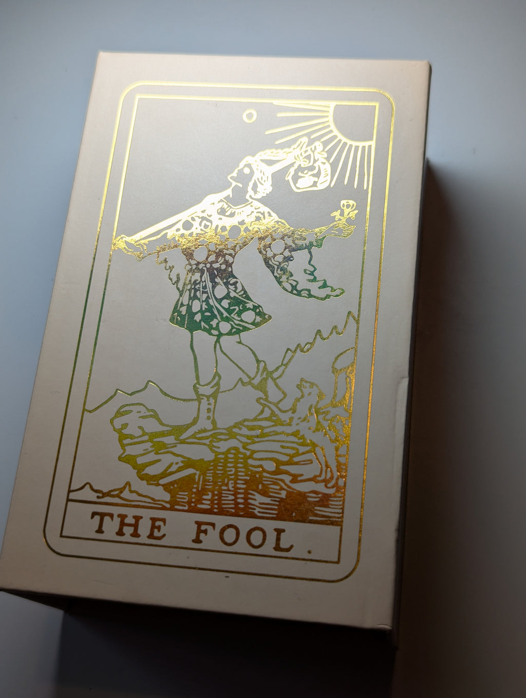 Beautiful hard case Tarror cards with golden foil