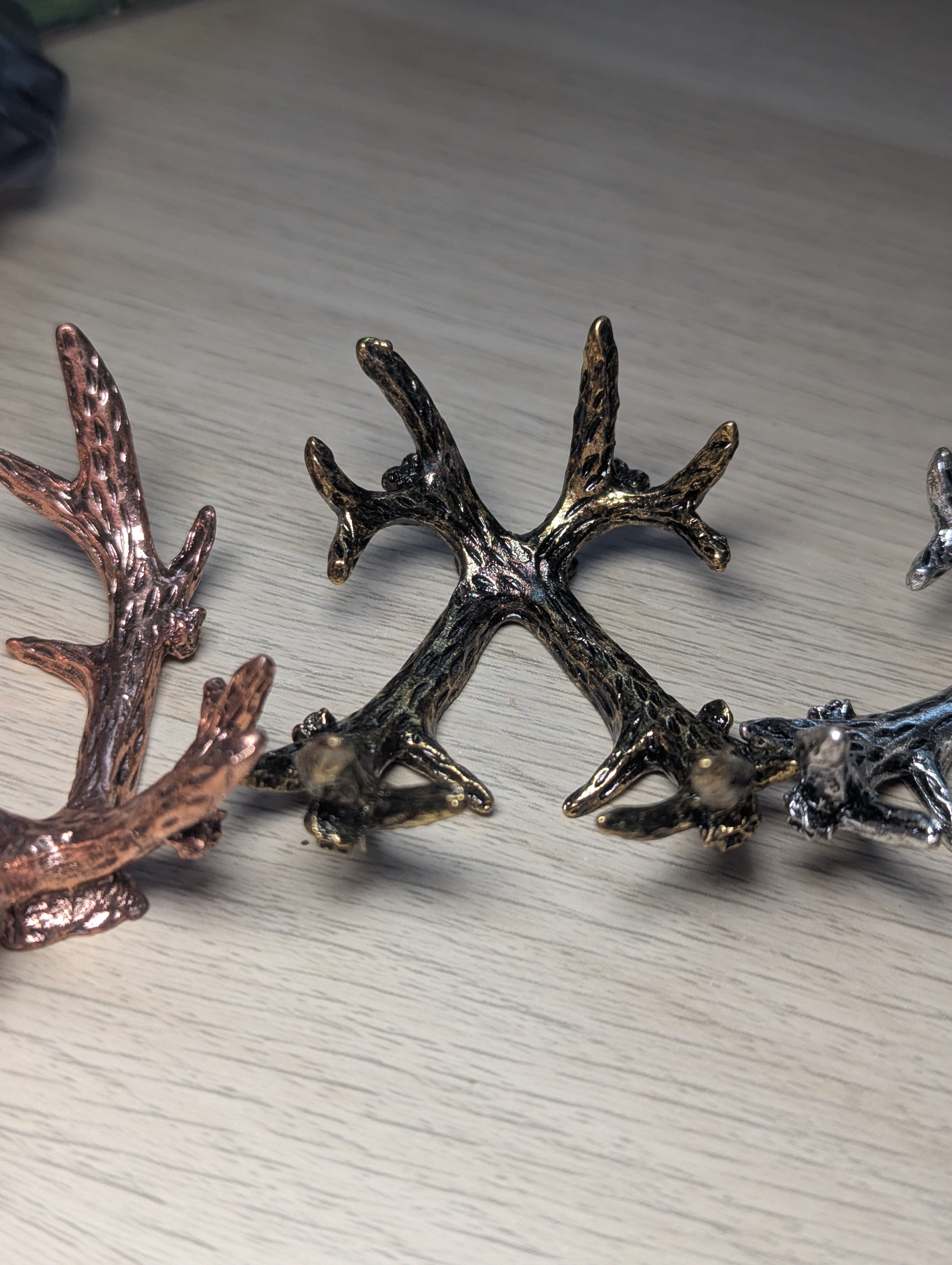 Antler sphere holder