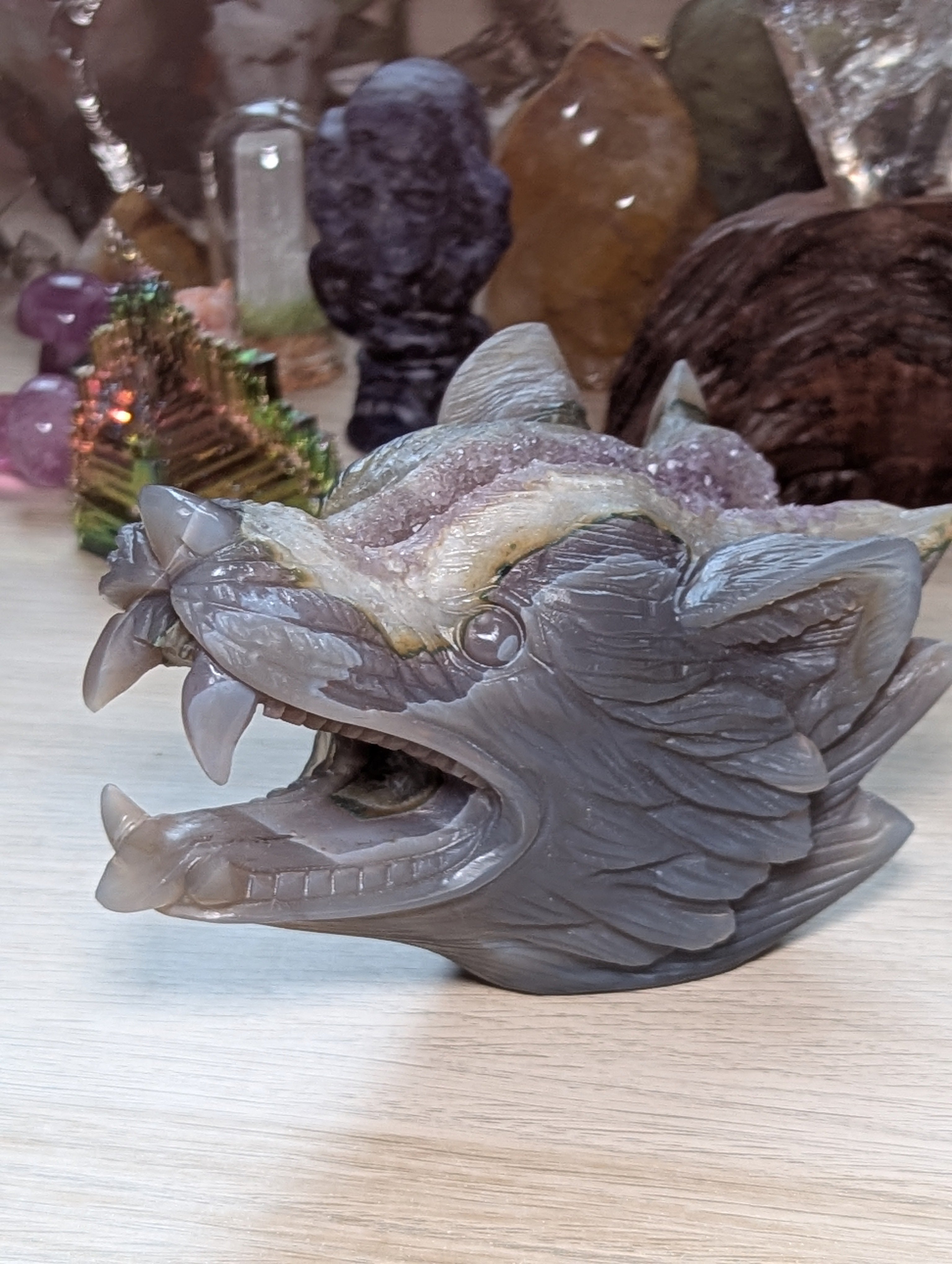Large Amethyst Agate crystal Wolf carving