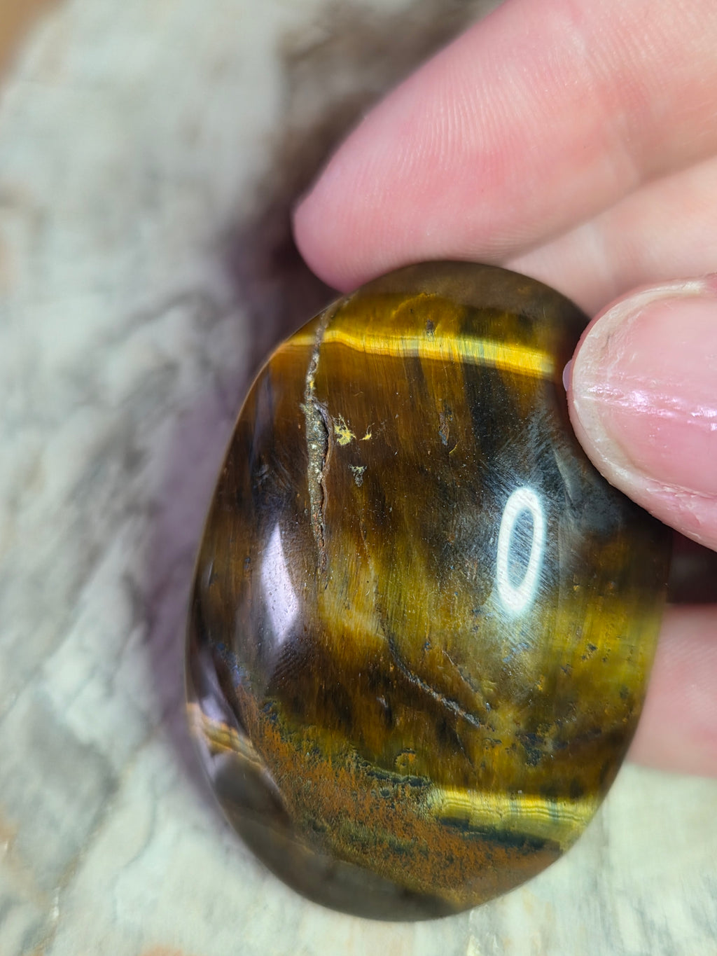 Tigers eye crystal palm stone