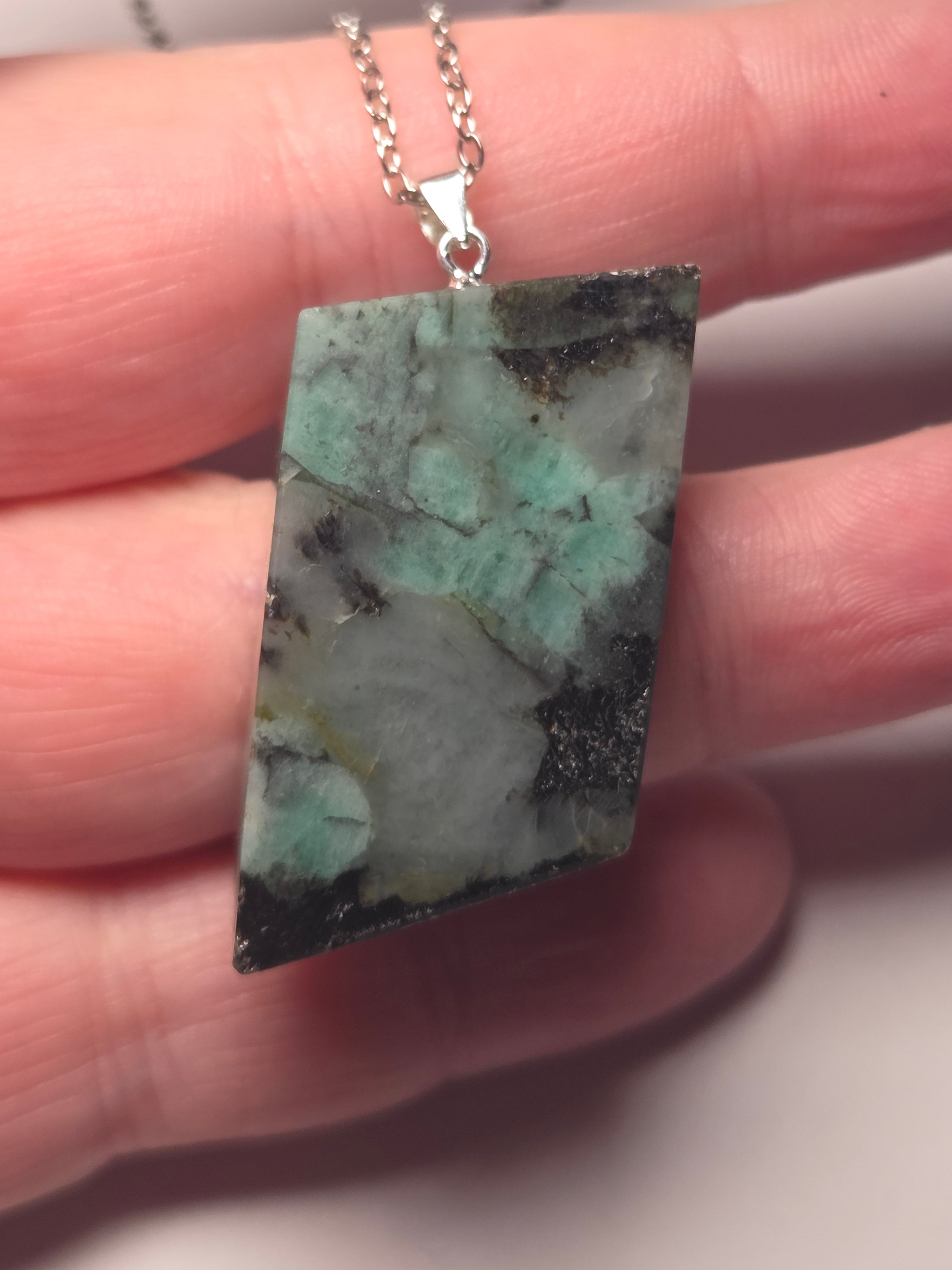 Emerald s295 handmade necklace