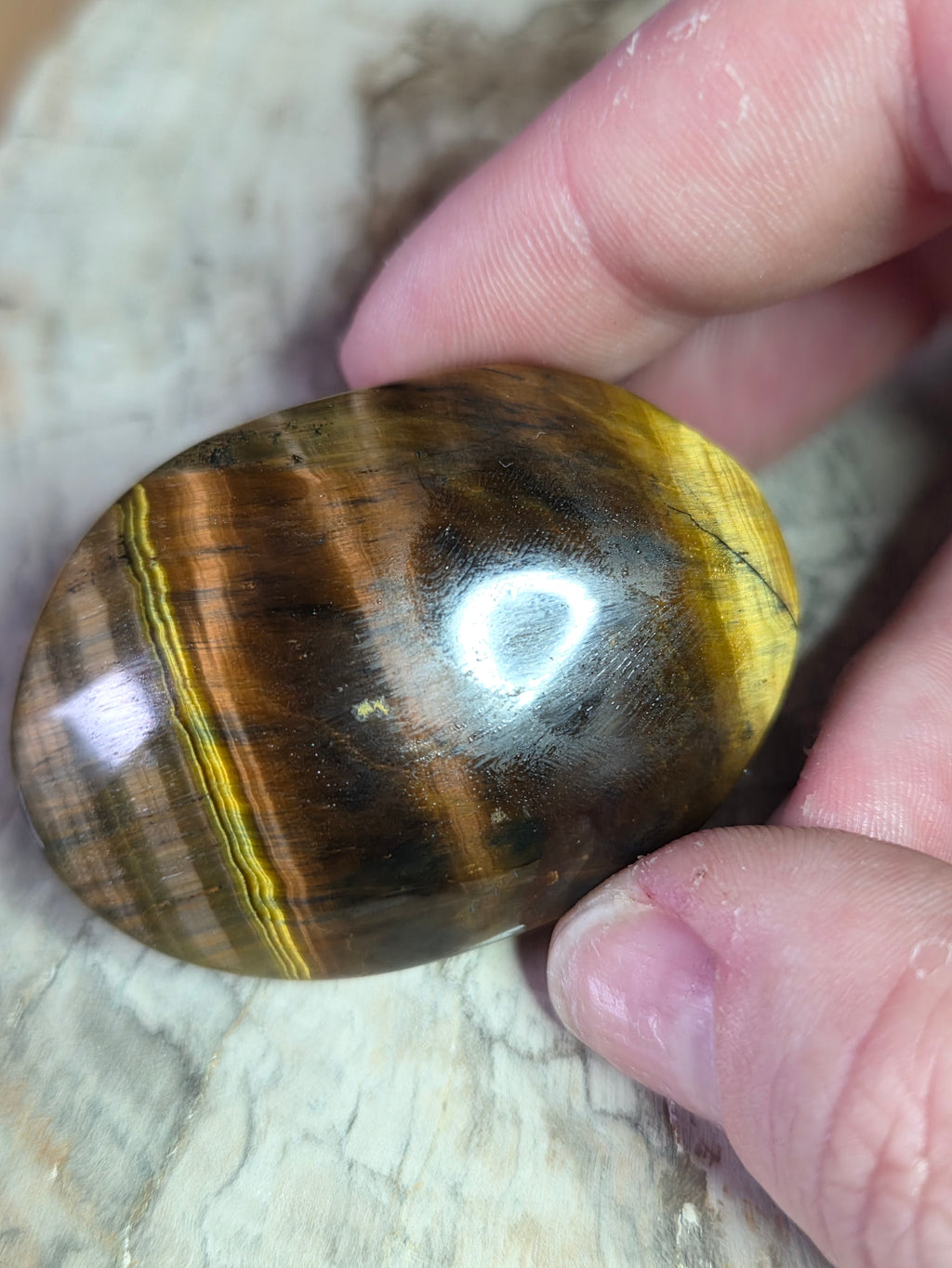 Tigers eye crystal palm stone