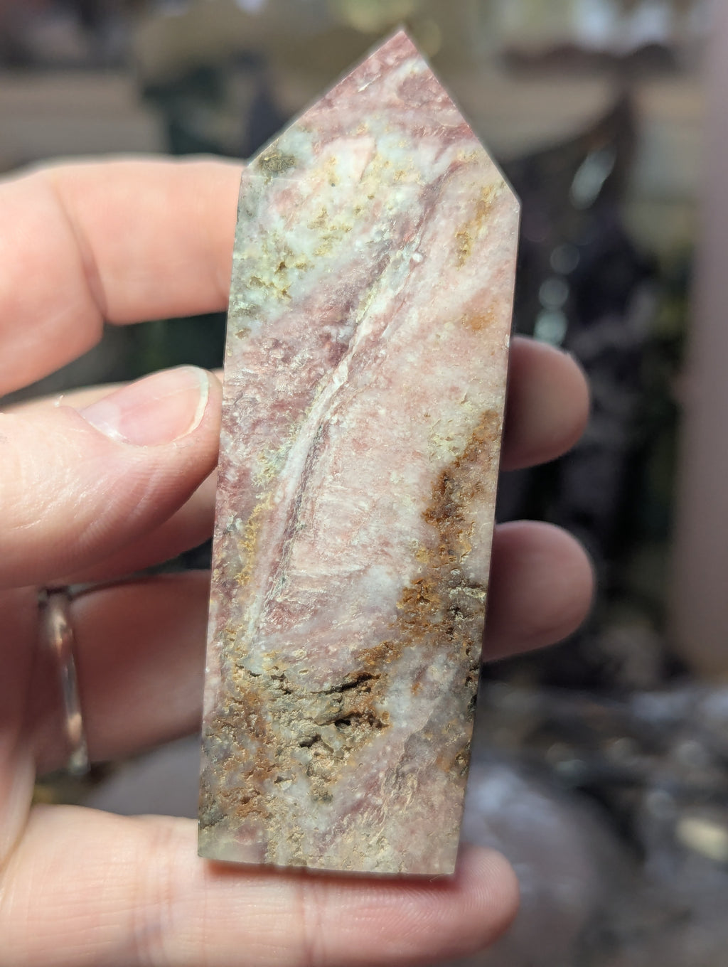 Red mica crystal tower