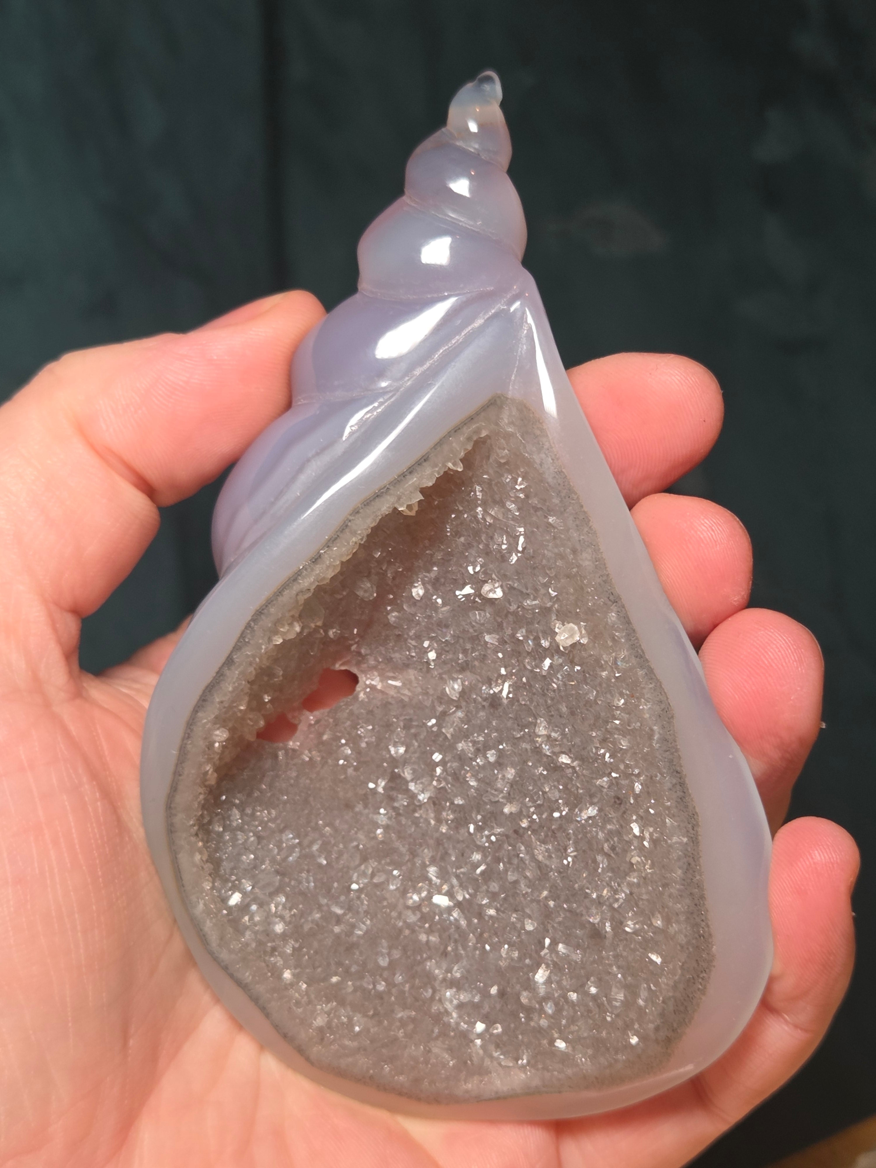 Amazing  duzy agate crystal shell carving