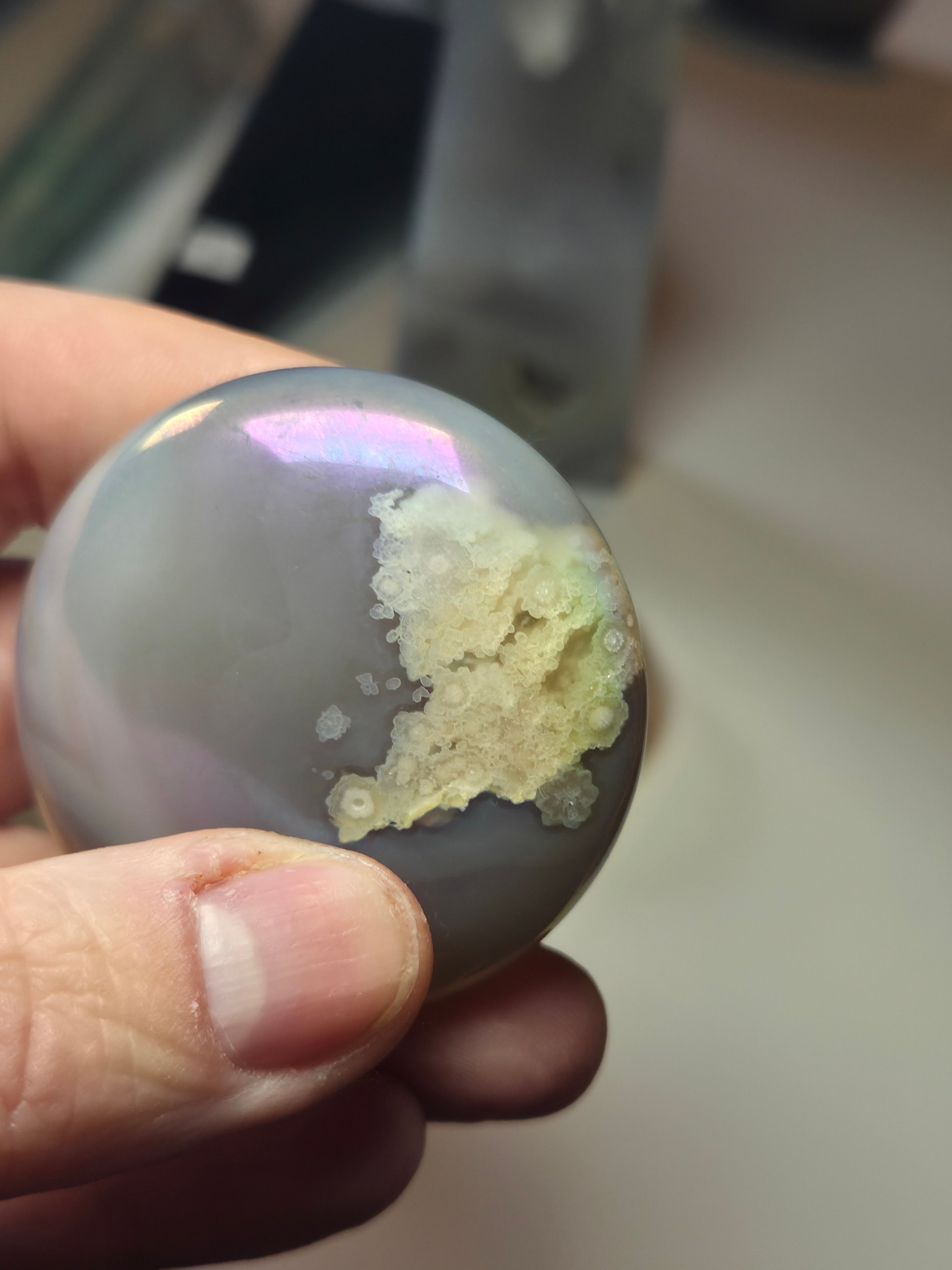 Flower agate  palm stone