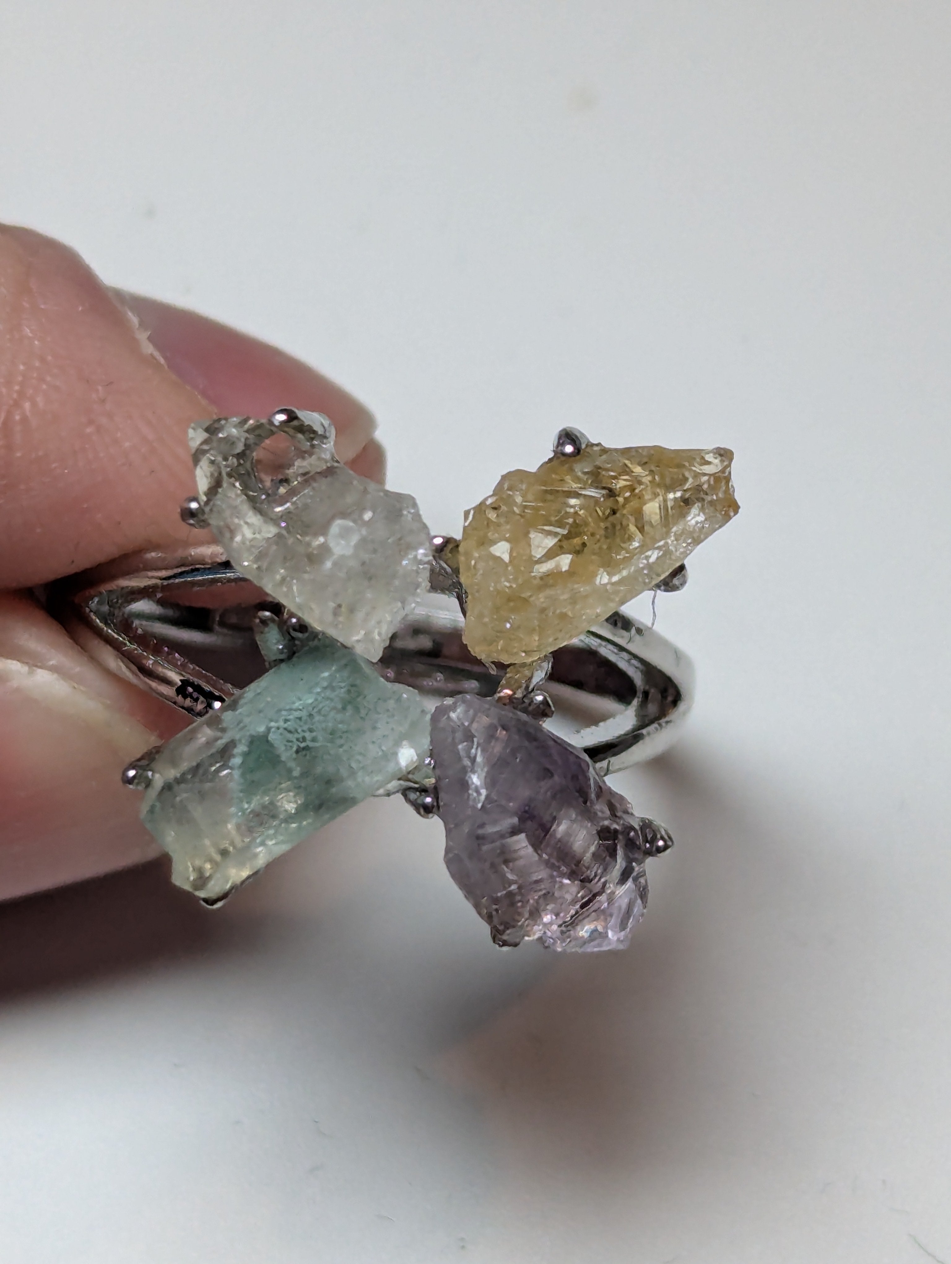 Crystal specimen adjustable ring