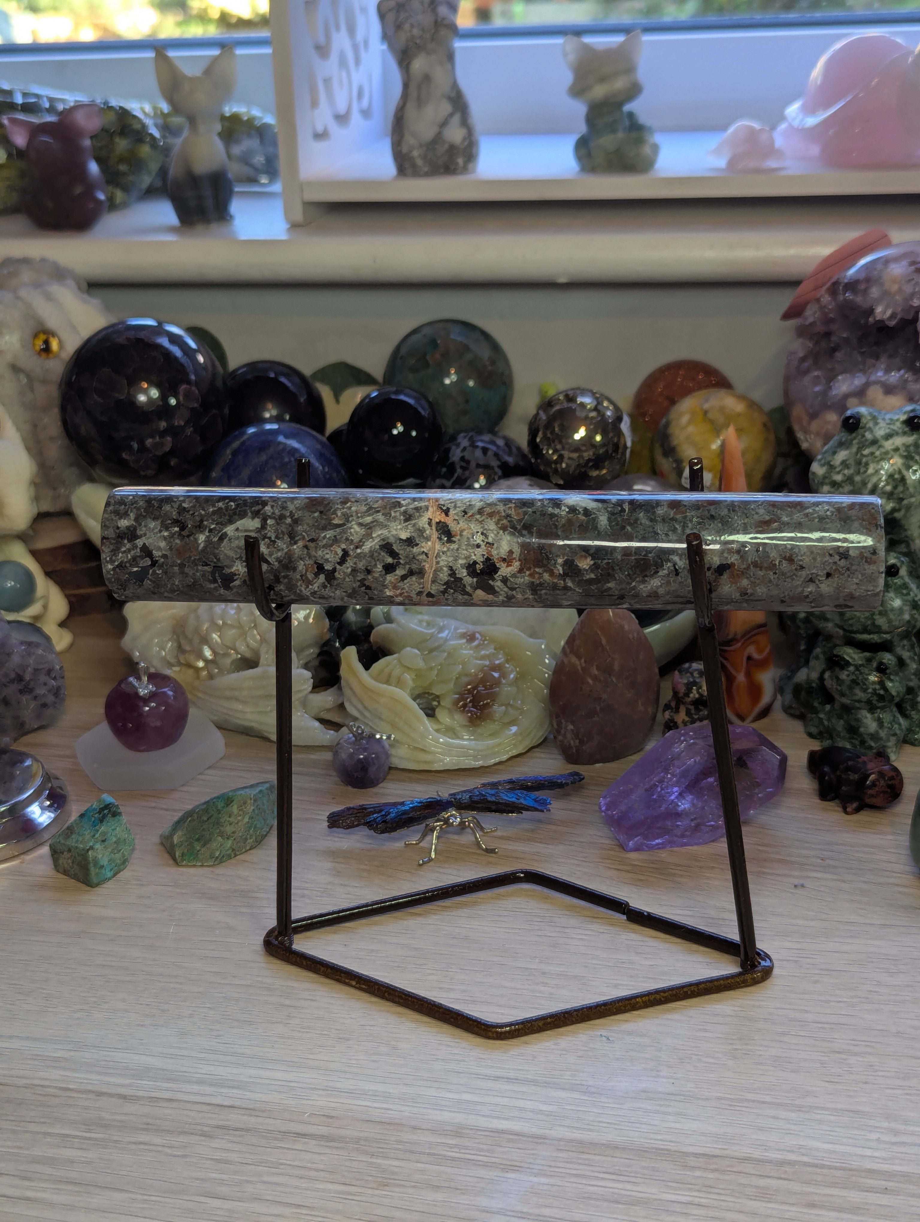 Yooperlite crystal bracelet stand