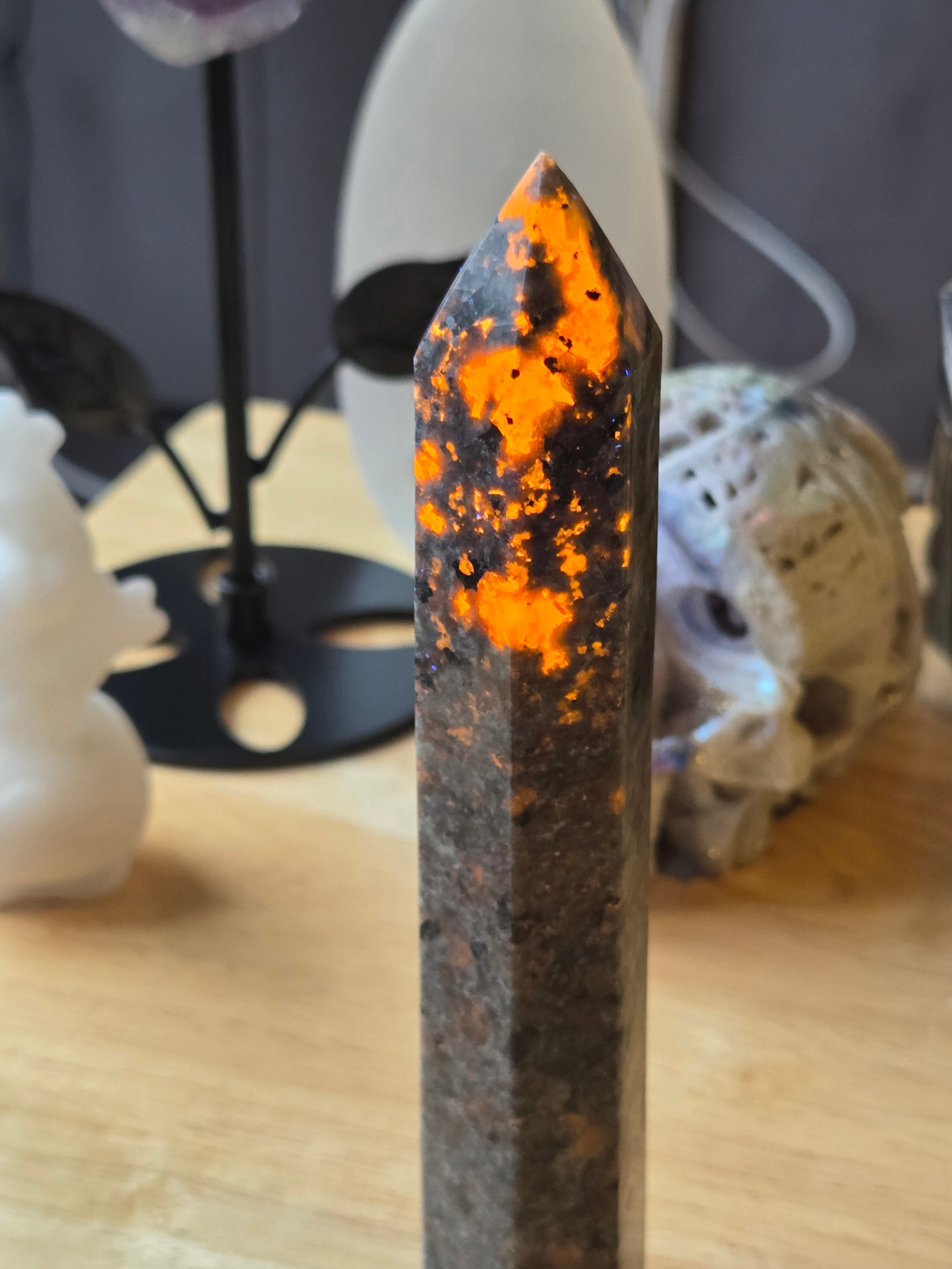 New Yooperlite crystal tower carving UV reactive