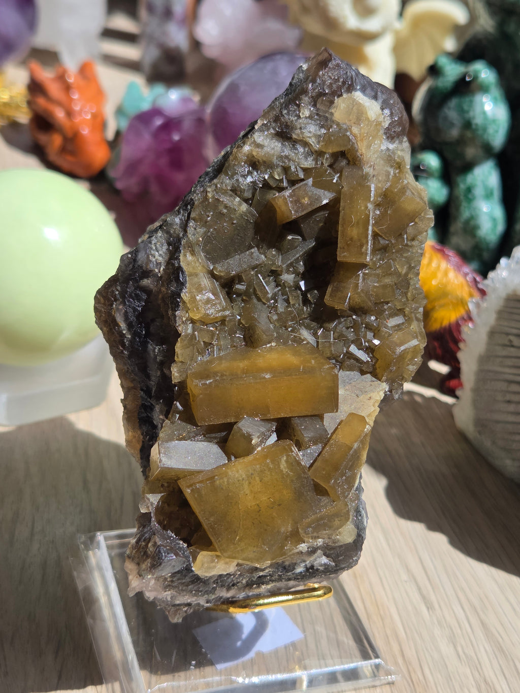 This golden Barite specimen