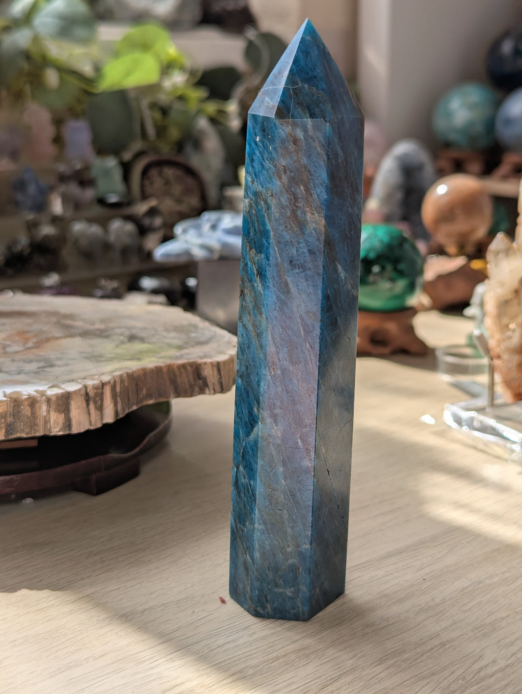 Amazing large Apatie crystal tower carving 16cm