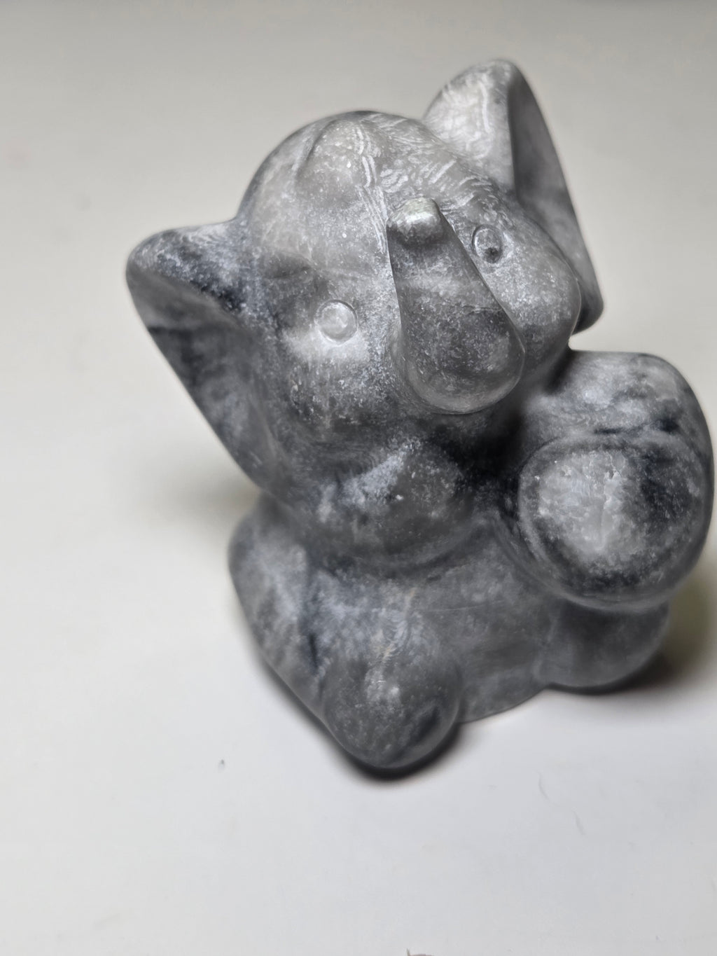 Chi tai crystal Elephant carving