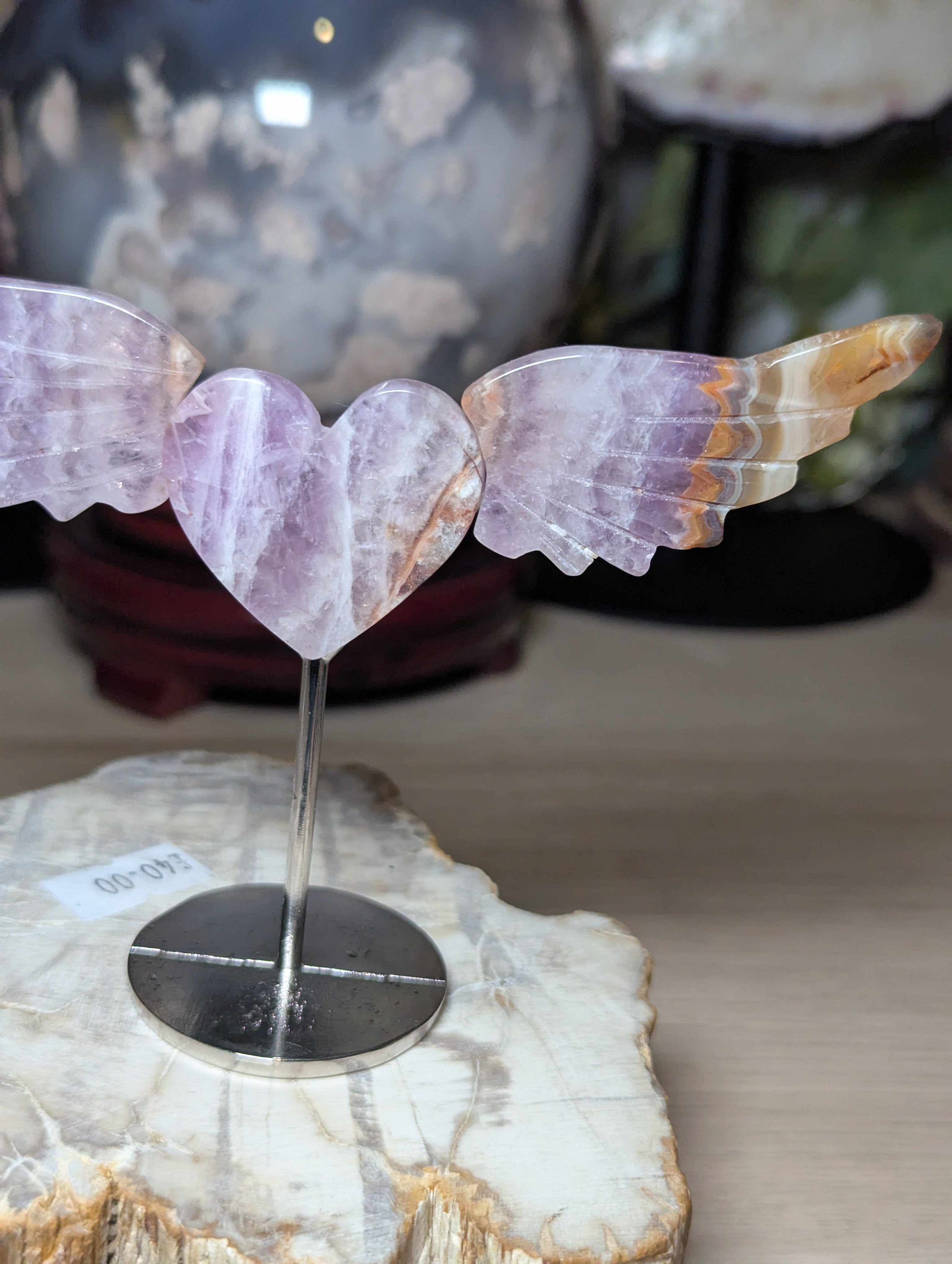Beautiful crystal heart with wings 💕