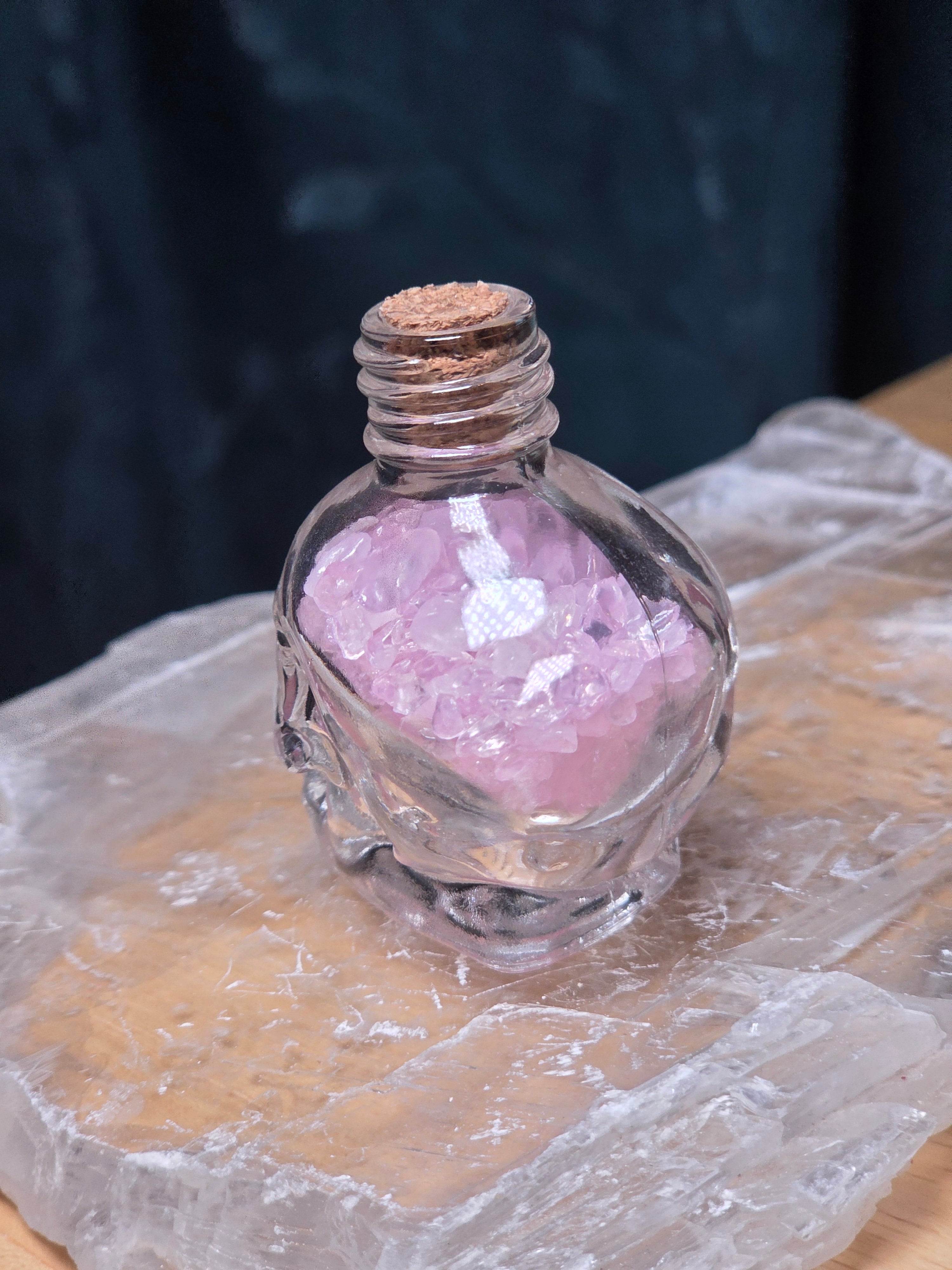 Crystal chips in skull carving