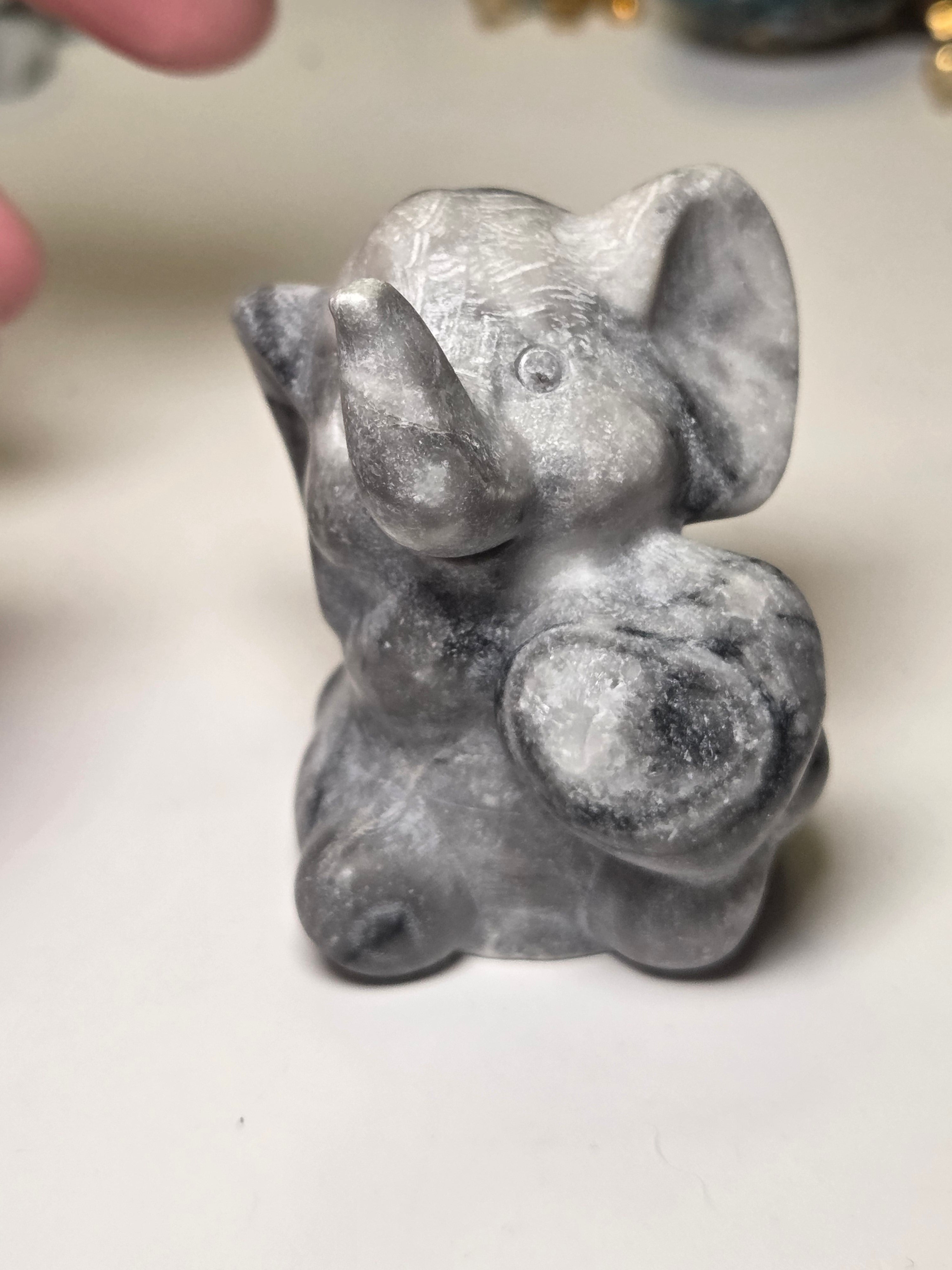 Chi tai crystal Elephant carving